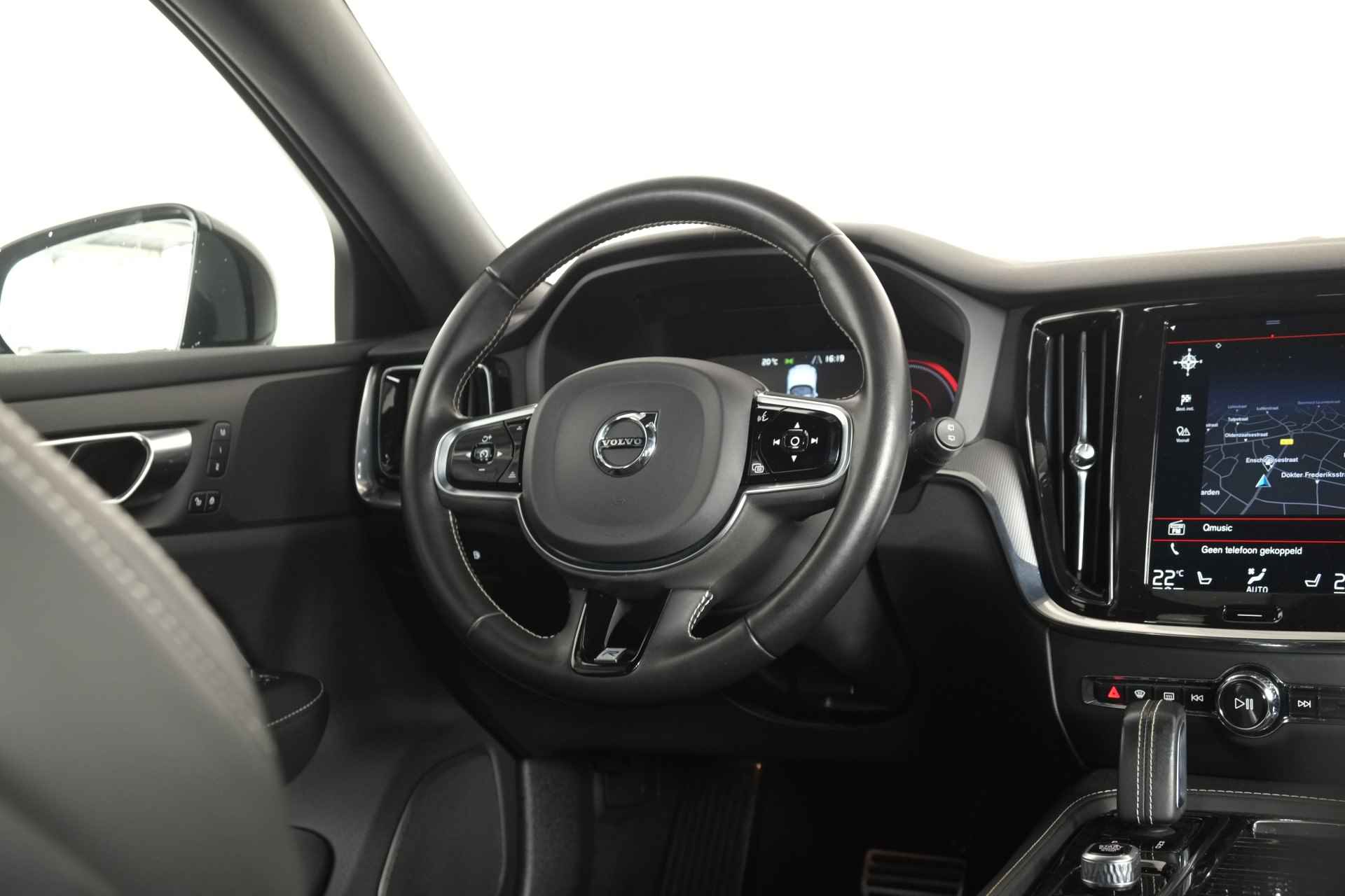 Volvo V60 2.0 T6 Twin Engine AWD R-Design Leder / LED / Leder / Cam / Carplay / Pilot assist - 20/31