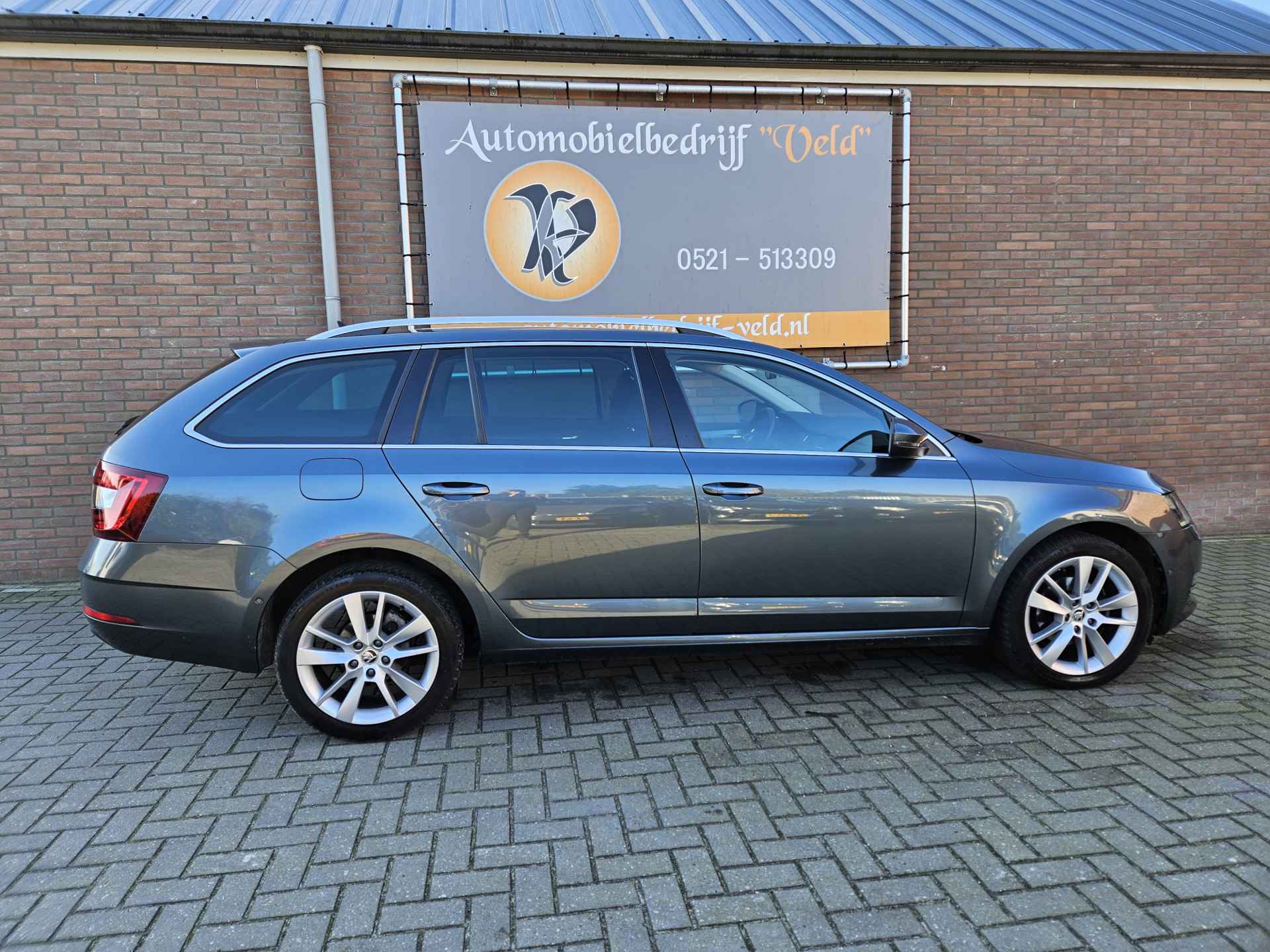 Škoda Octavia Combi 1.6 TDI Greentech Style Business - 27/29