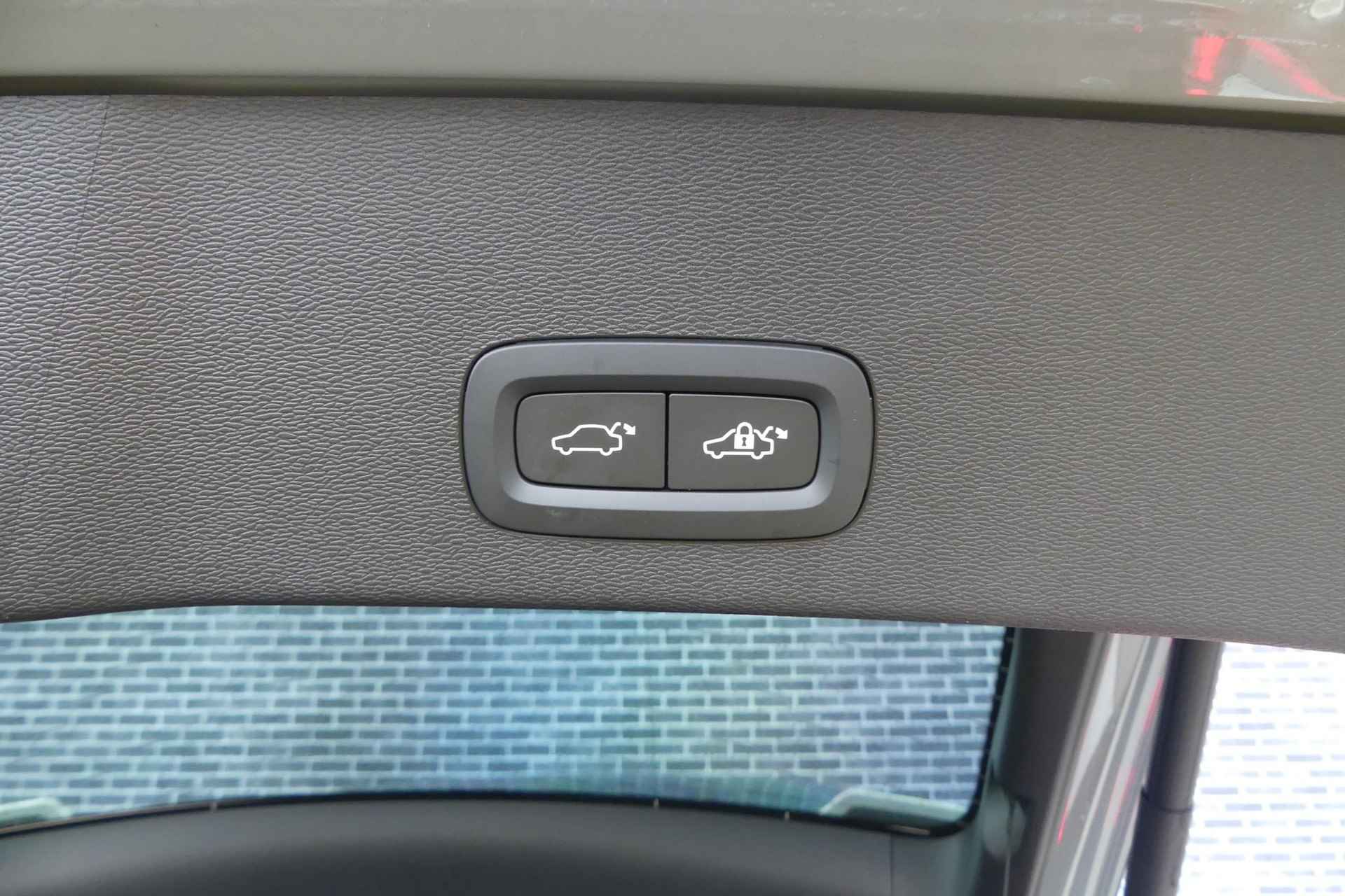 Volvo C40 Single Motor Plus | Warmtepomp | Stoel-/stuurverwarming | 20" LM | Camera | DAB | Google Maps - 33/36