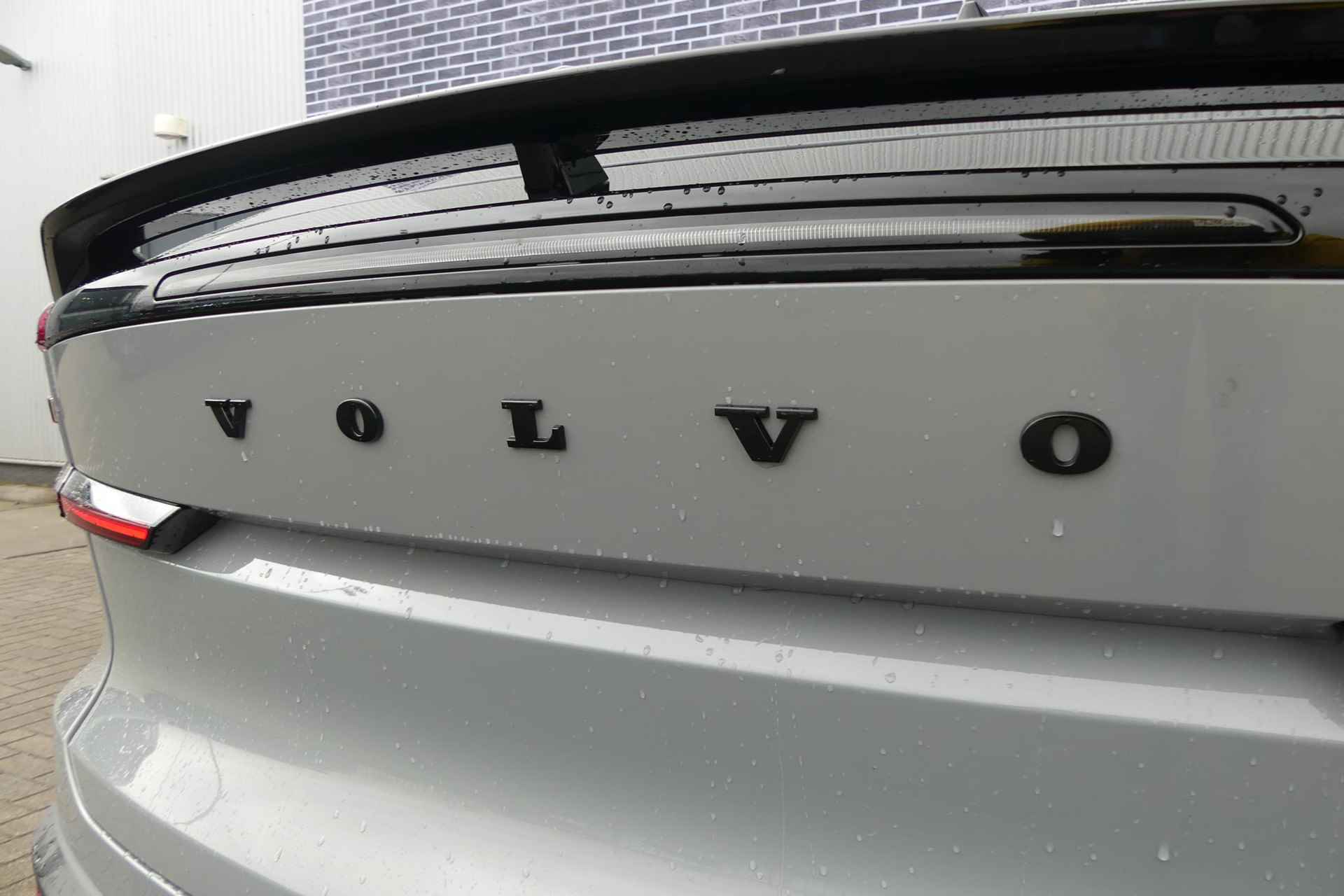 Volvo C40 Single Motor Plus | Warmtepomp | Stoel-/stuurverwarming | 20" LM velgen | Camera | DAB | Google Maps - 34/36