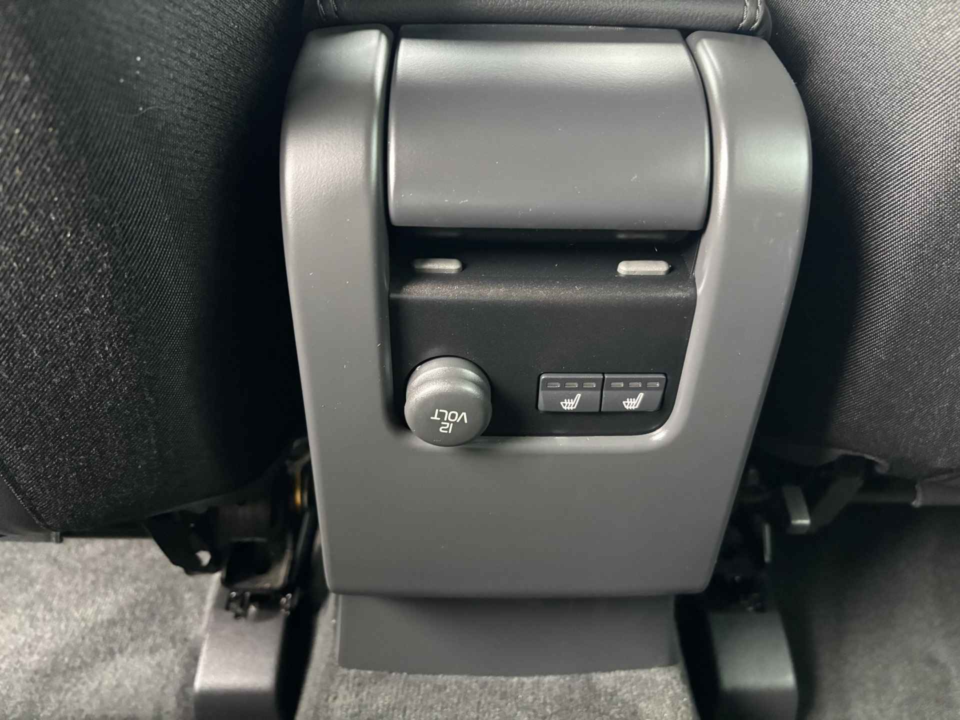 Volvo XC60 T5 Automaat Momentum | Trekhaak | Stoelverwarming | Verwarmbare achterbank | Extra getint glas | Navigatie | Bluetooth - 21/28