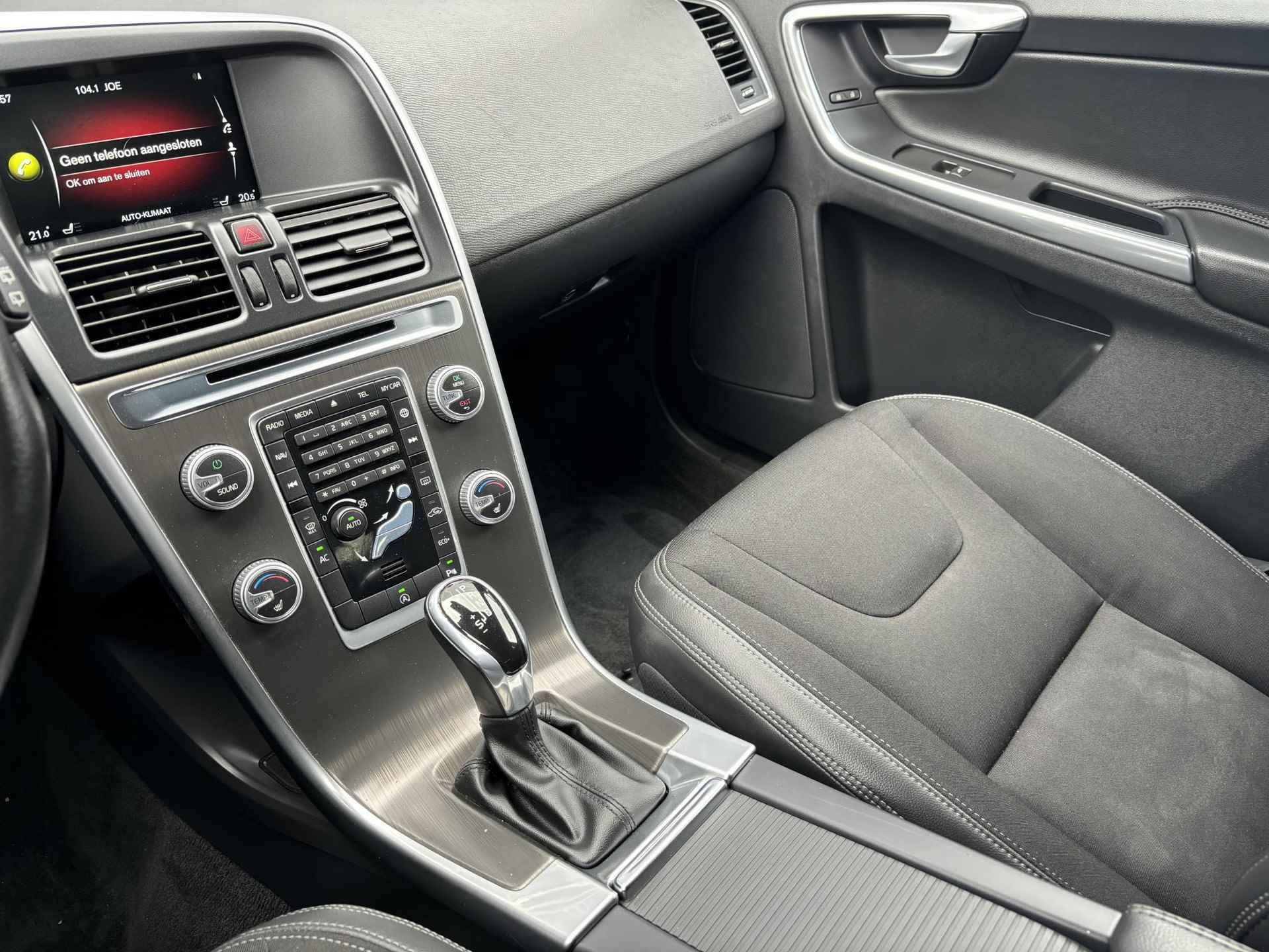 Volvo XC60 T5 Automaat Momentum | Trekhaak | Stoelverwarming | Verwarmbare achterbank | Extra getint glas | Navigatie | Bluetooth - 26/28