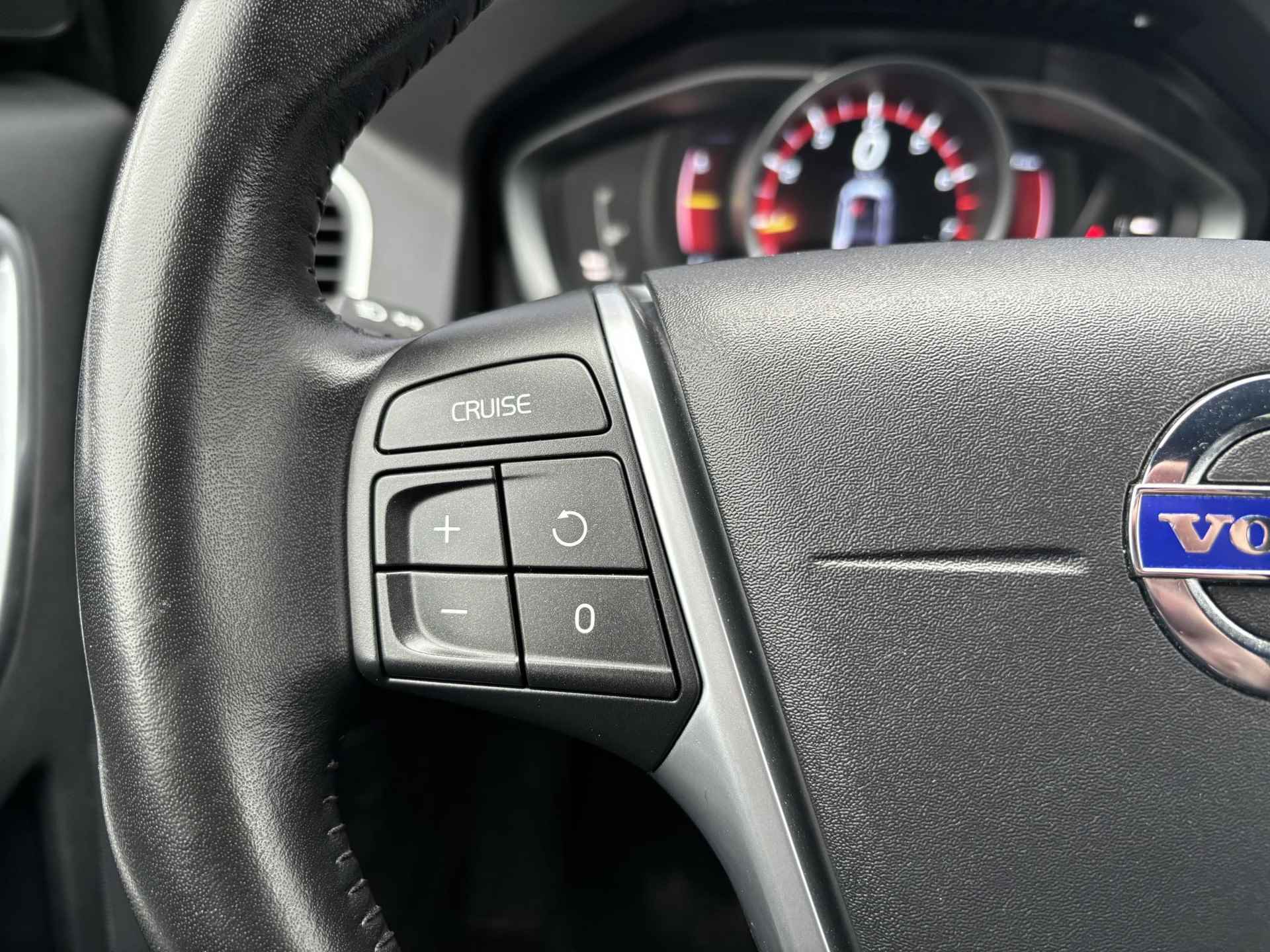 Volvo XC60 T5 Automaat Momentum | Trekhaak | Stoelverwarming | Verwarmbare achterbank | Extra getint glas | Navigatie | Bluetooth - 27/28