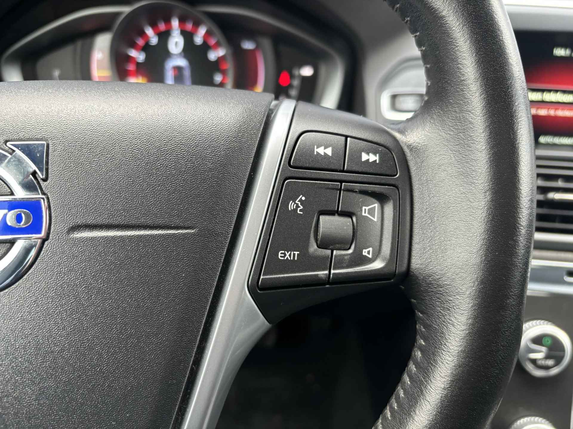 Volvo XC60 T5 Automaat Momentum | Trekhaak | Stoelverwarming | Verwarmbare achterbank | Extra getint glas | Navigatie | Bluetooth - 28/28