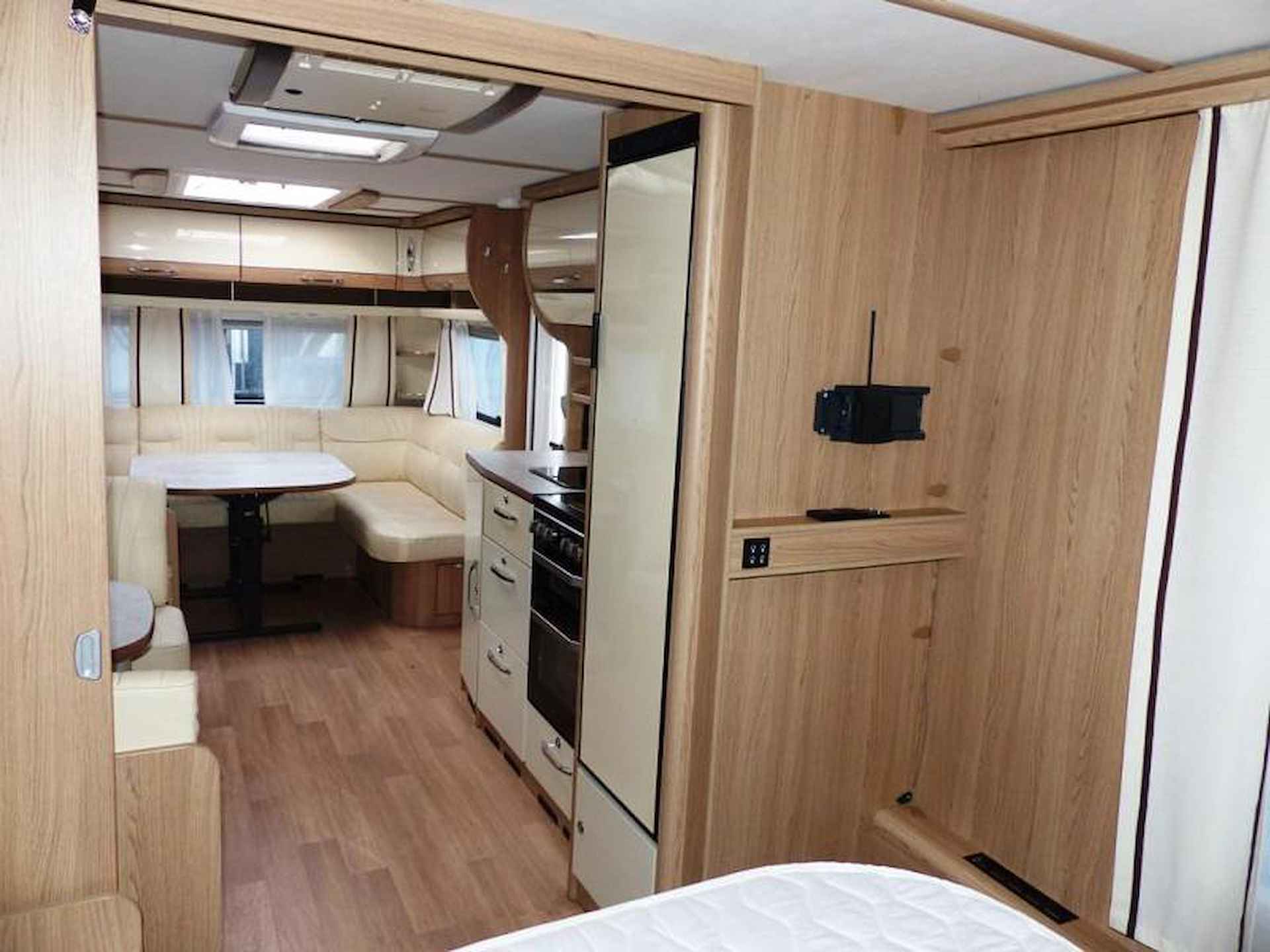 LMC Lord 690 met vrijstaand bed - 12/21