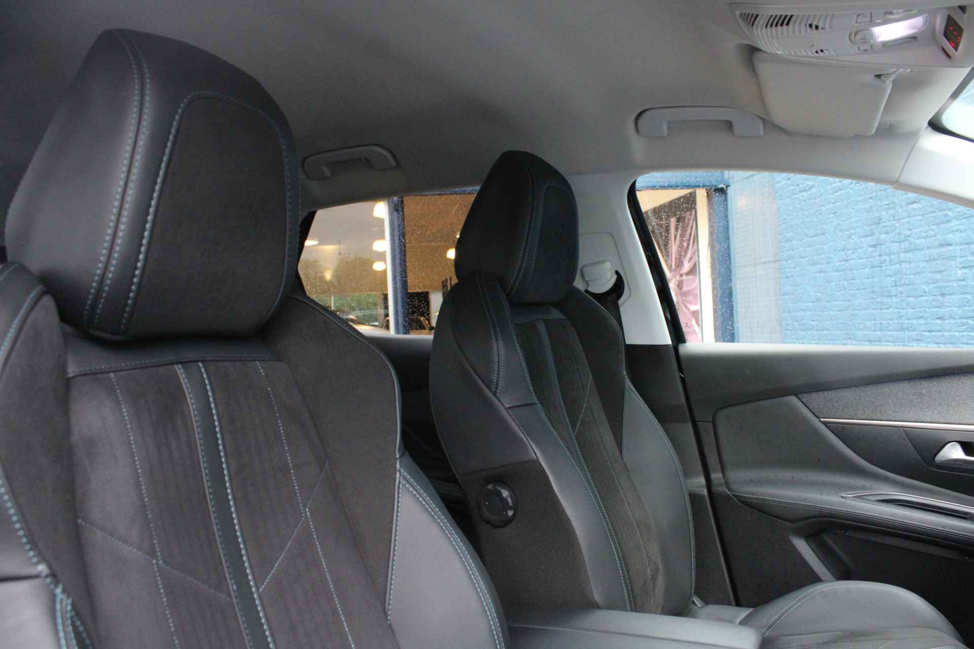 Peugeot 3008 SUV 1.2 PureTech 130pk EAT8 Crossway | Automaat | Navigatie | Camera | Focal | Grip control | Alcantara | - 5/35