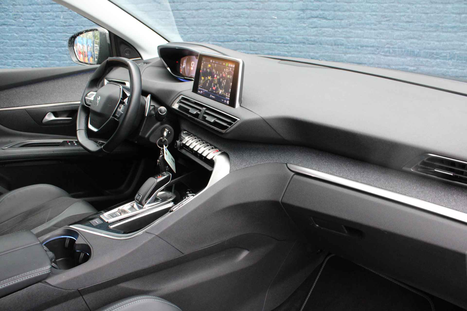 Peugeot 3008 SUV 1.2 PureTech 130pk EAT8 Crossway | Automaat | Navigatie | Camera | Focal | Grip control | Alcantara | - 4/35