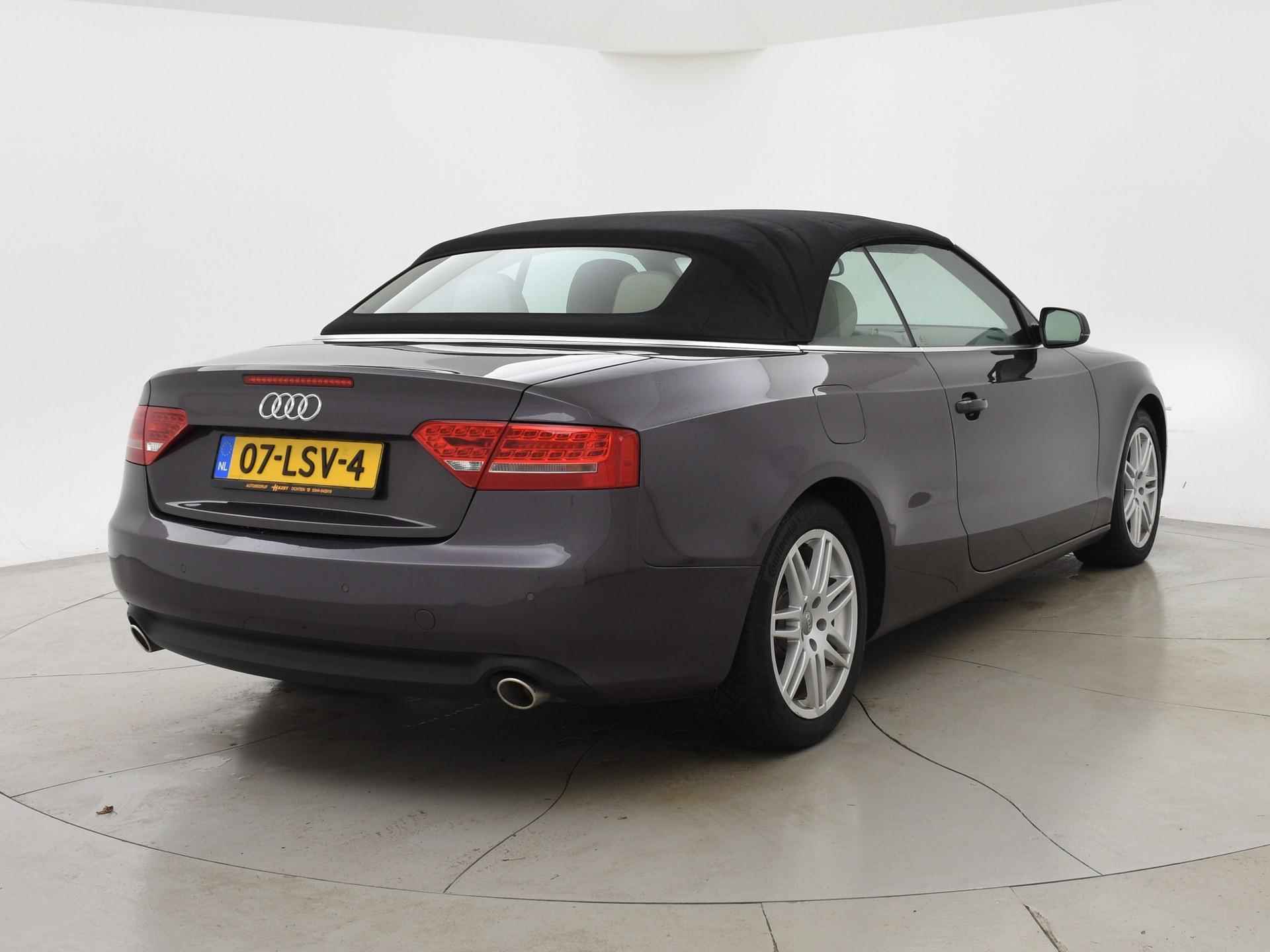 Audi A5 Cabriolet 3.0 TDI V6 240 PK QUATTRO 1e EIG. NWPRIJS €98.528 Audi A5 Cabriolet 3.0 TDI V6 240 PK QUATTRO 1e EIGENAAR | ADAP. CRUISE | B&O | NEKVERWARMING | LEDER - 55/56