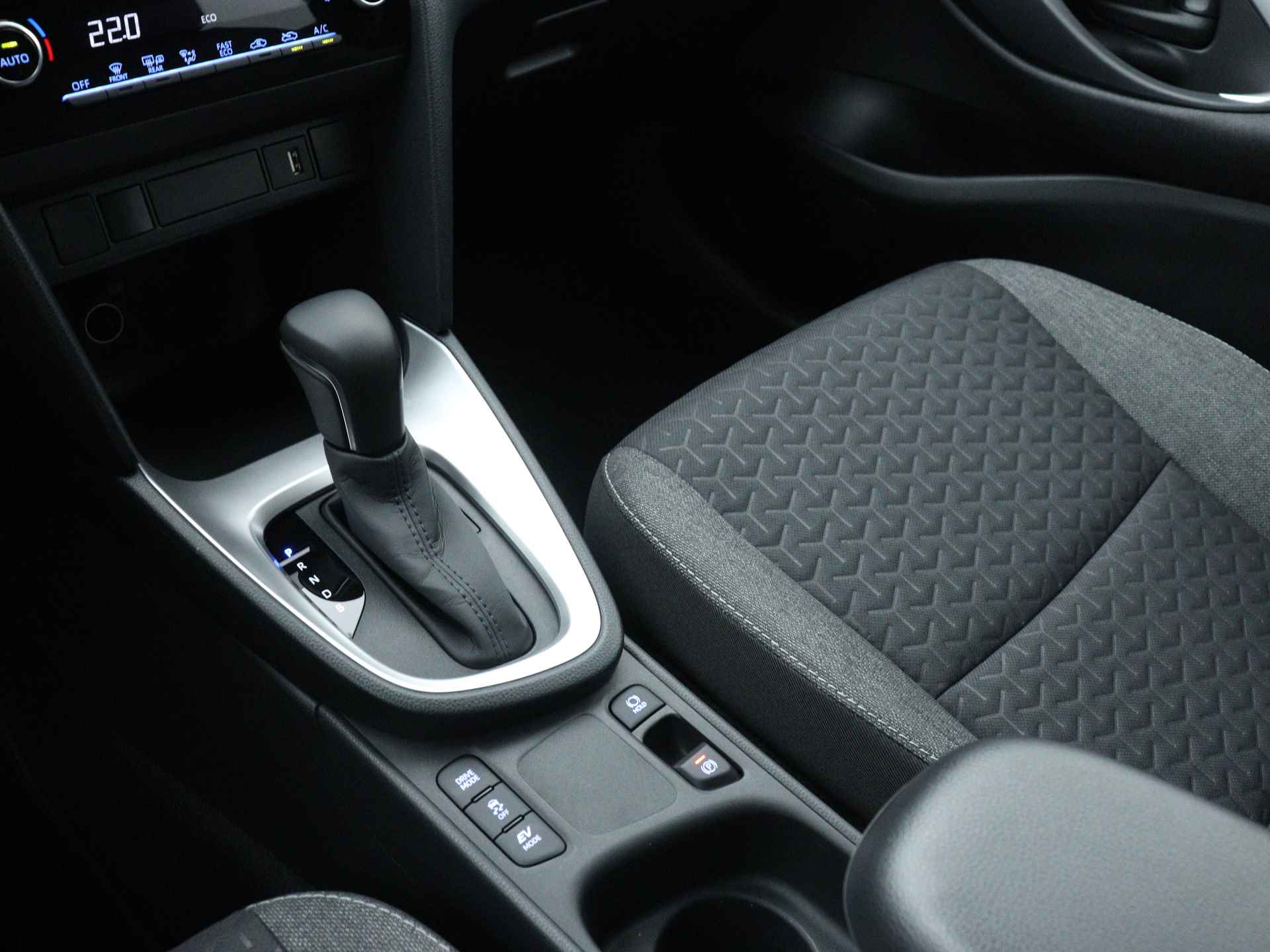 Toyota Yaris Cross 1.5 Hybrid Dynamic Apple Carplay/Android Auto | Adaptief Cruise Controle | Achteruitrijcamera - 13/43