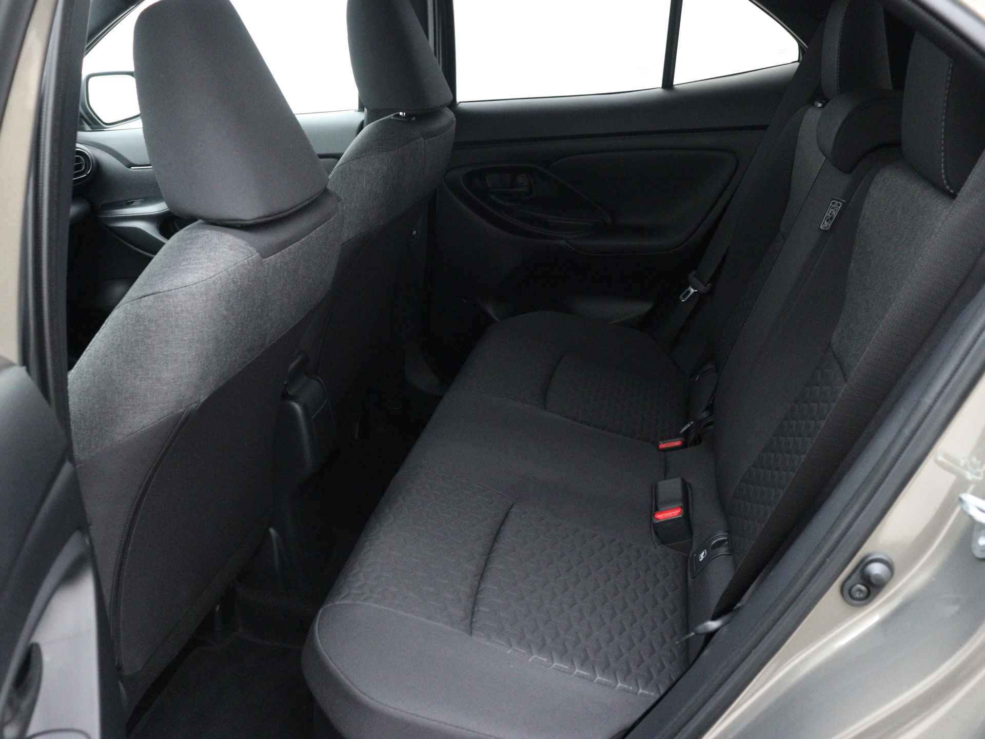 Toyota Yaris Cross 1.5 Hybrid Dynamic Apple Carplay/Android Auto | Adaptief Cruise Controle | Achteruitrijcamera - 21/43