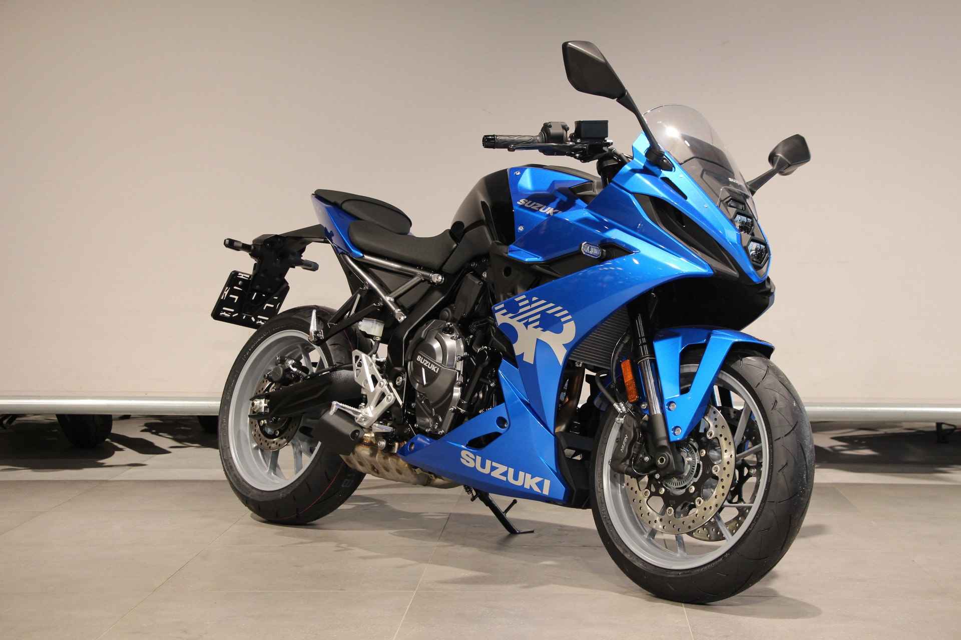 Suzuki GSX-8R - 2/14