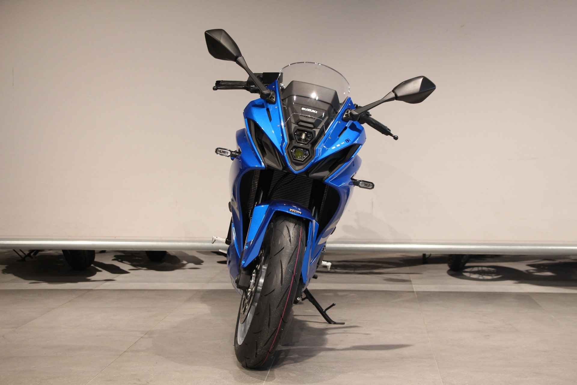 Suzuki GSX-8R - 3/14