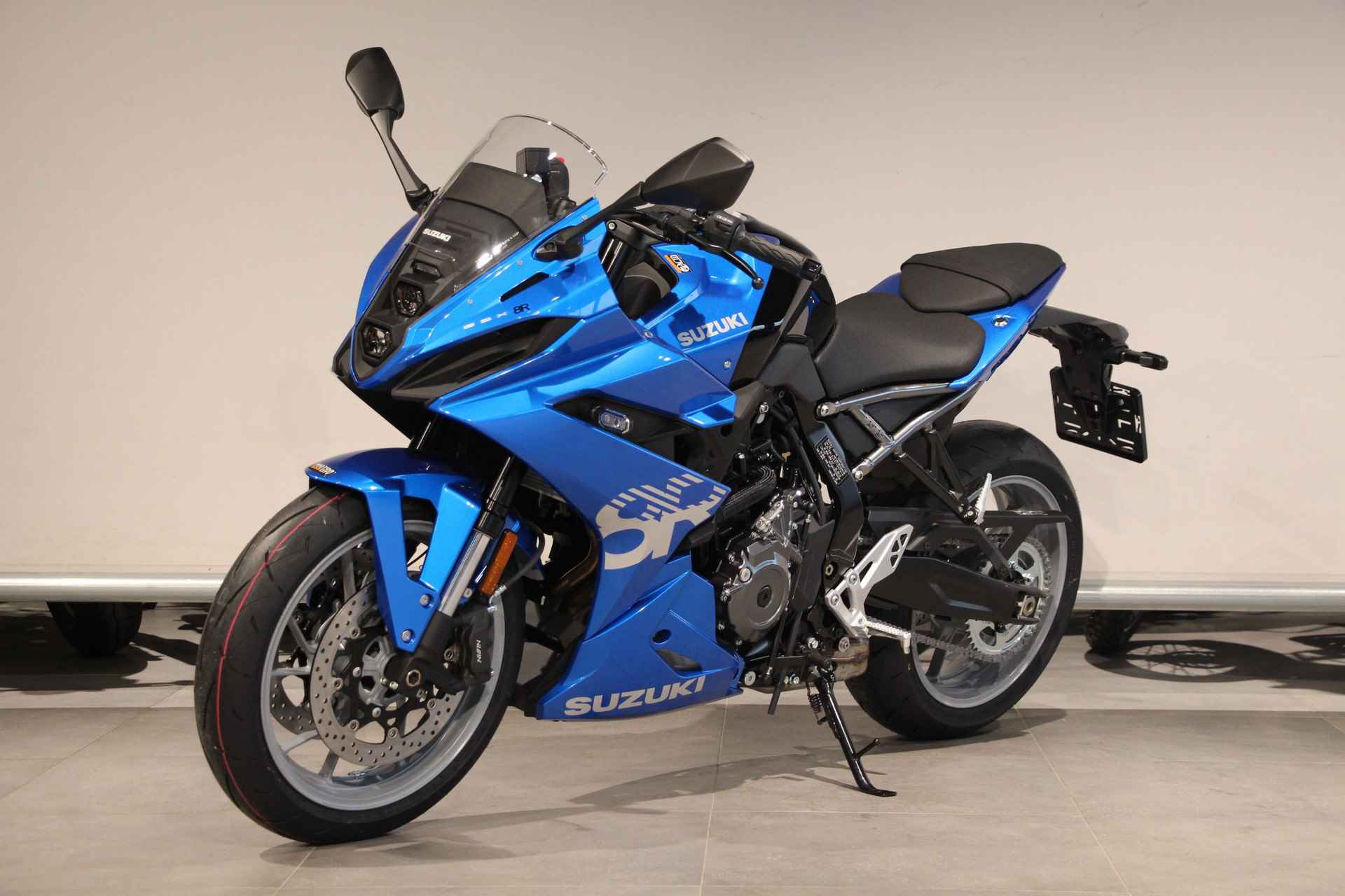 Suzuki GSX-8R - 4/14