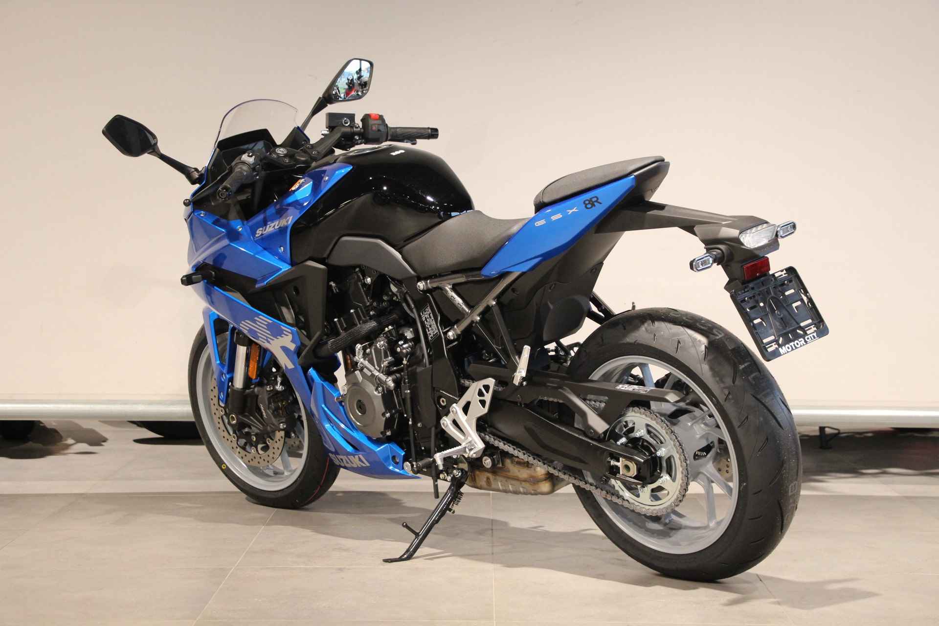 Suzuki GSX-8R - 6/14