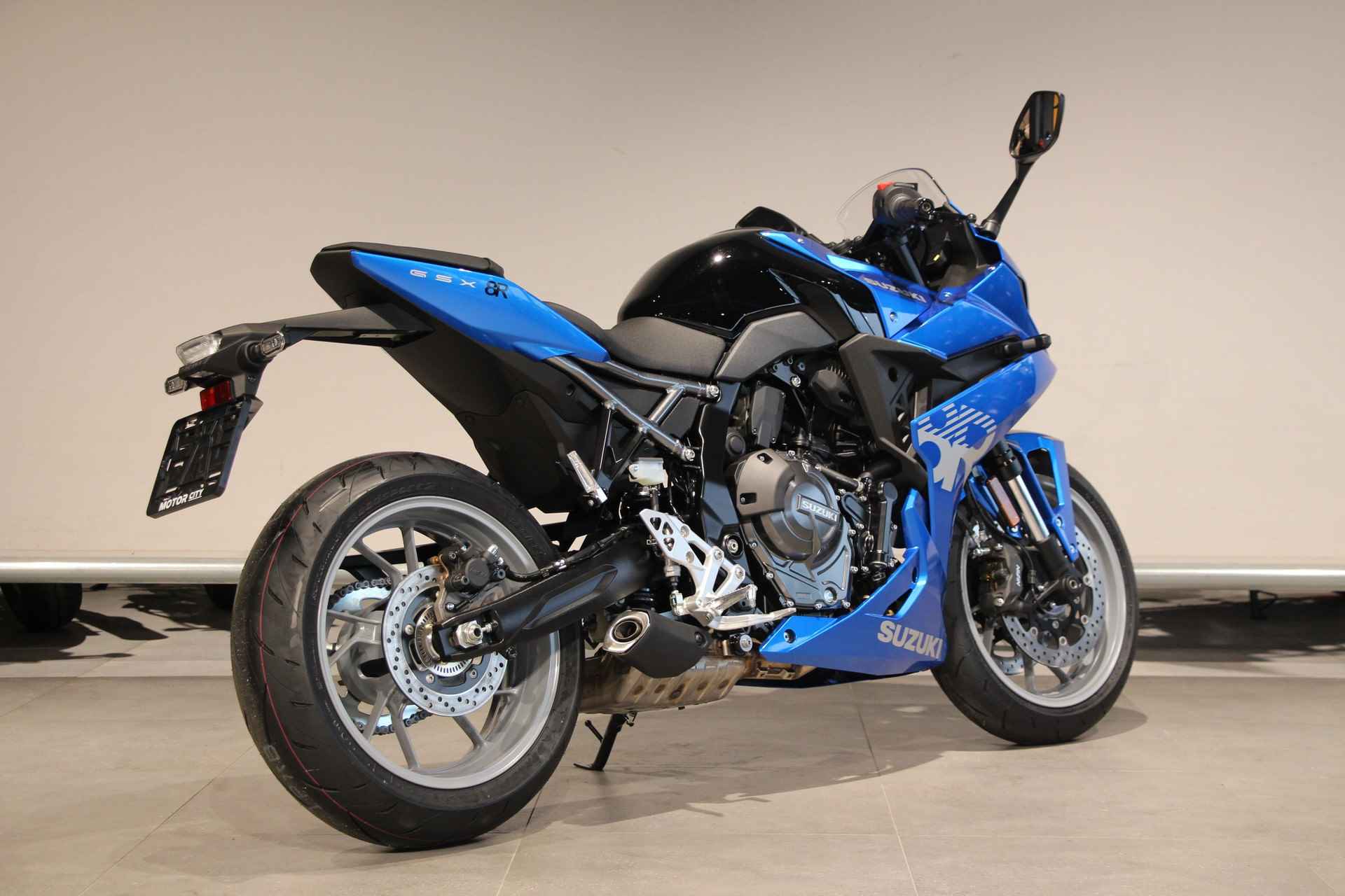 Suzuki GSX-8R - 8/14