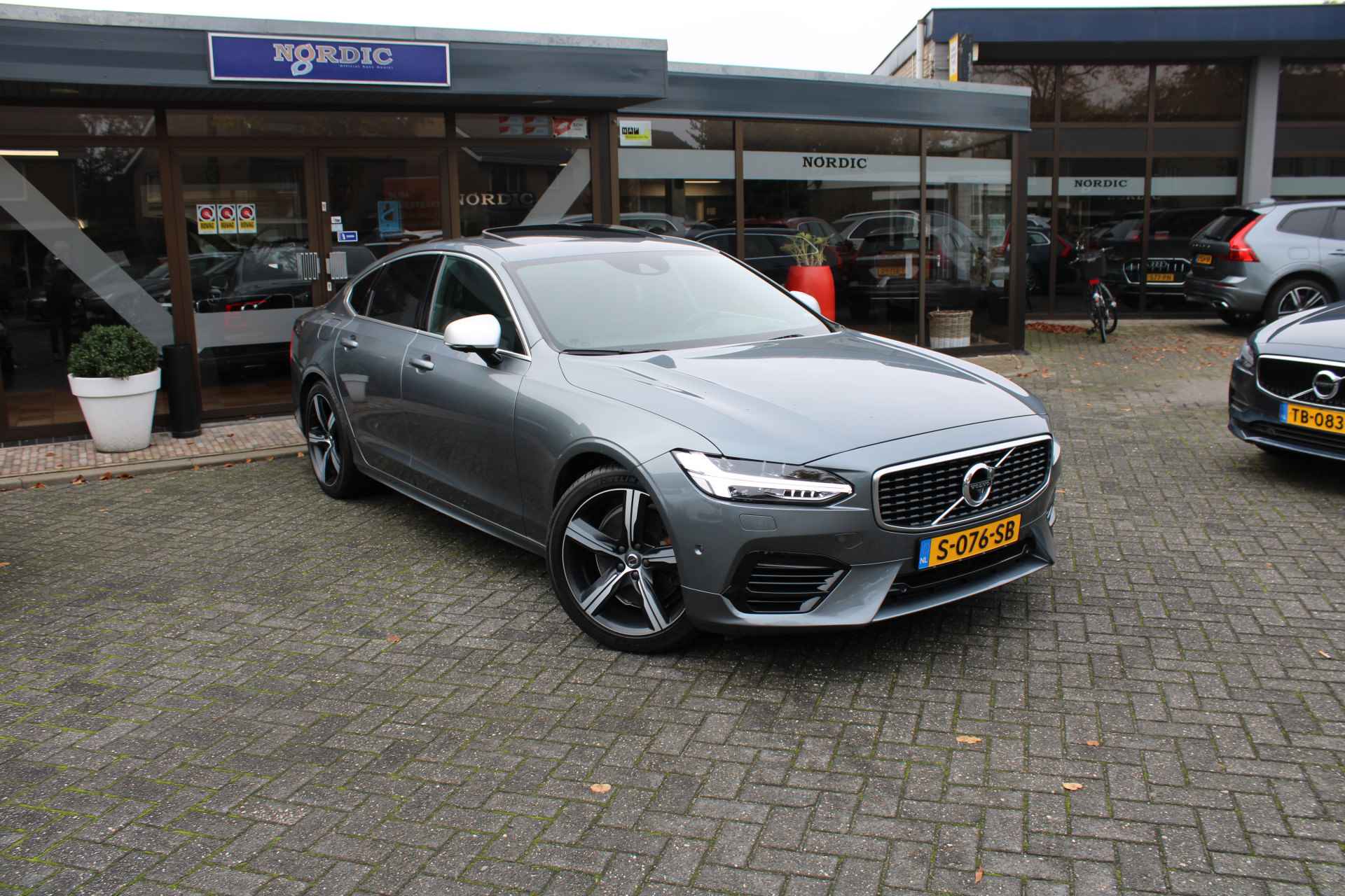 Volvo S90 2.0 T8 AWD R-DESIGN GEARTRONIC SCHUIFDAK 360 CAMERA- HEAD UP DISPLAY- BOWERS & WILKINS SOUND - 11/36