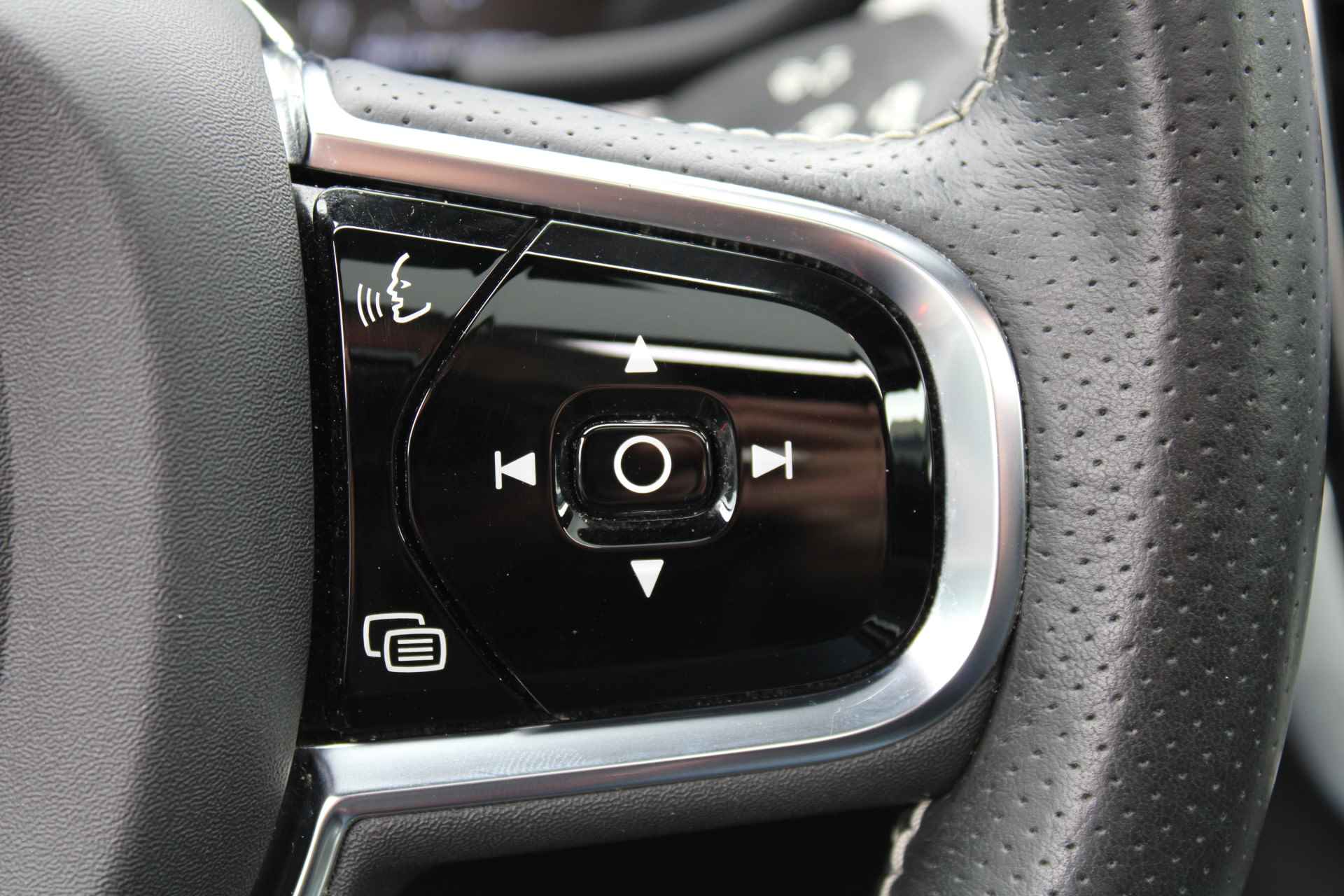 Volvo S90 2.0 T8 AWD R-DESIGN GEARTRONIC SCHUIFDAK 360 CAMERA- HEAD UP DISPLAY- BOWERS & WILKINS SOUND - 18/36
