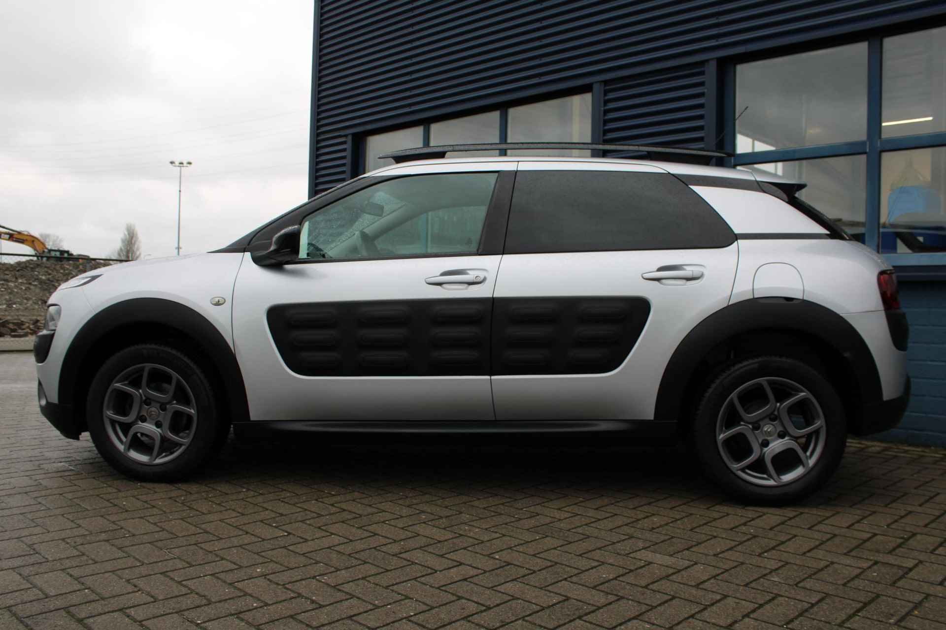 Citroen C4 Cactus 1.2 e-VTi Shine - 2/29