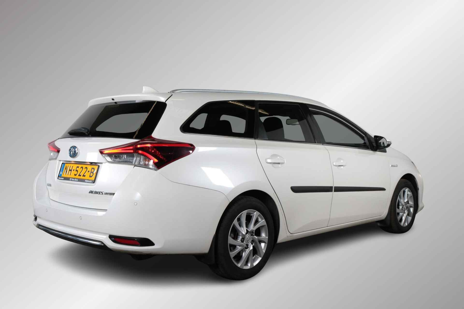 Toyota Auris Touring Sports 1.8 Hybrid Lease pro Navi, Stoelverwarming, Toyota Safety Sense, Parkeersensoren, Panorama dak - 2/46