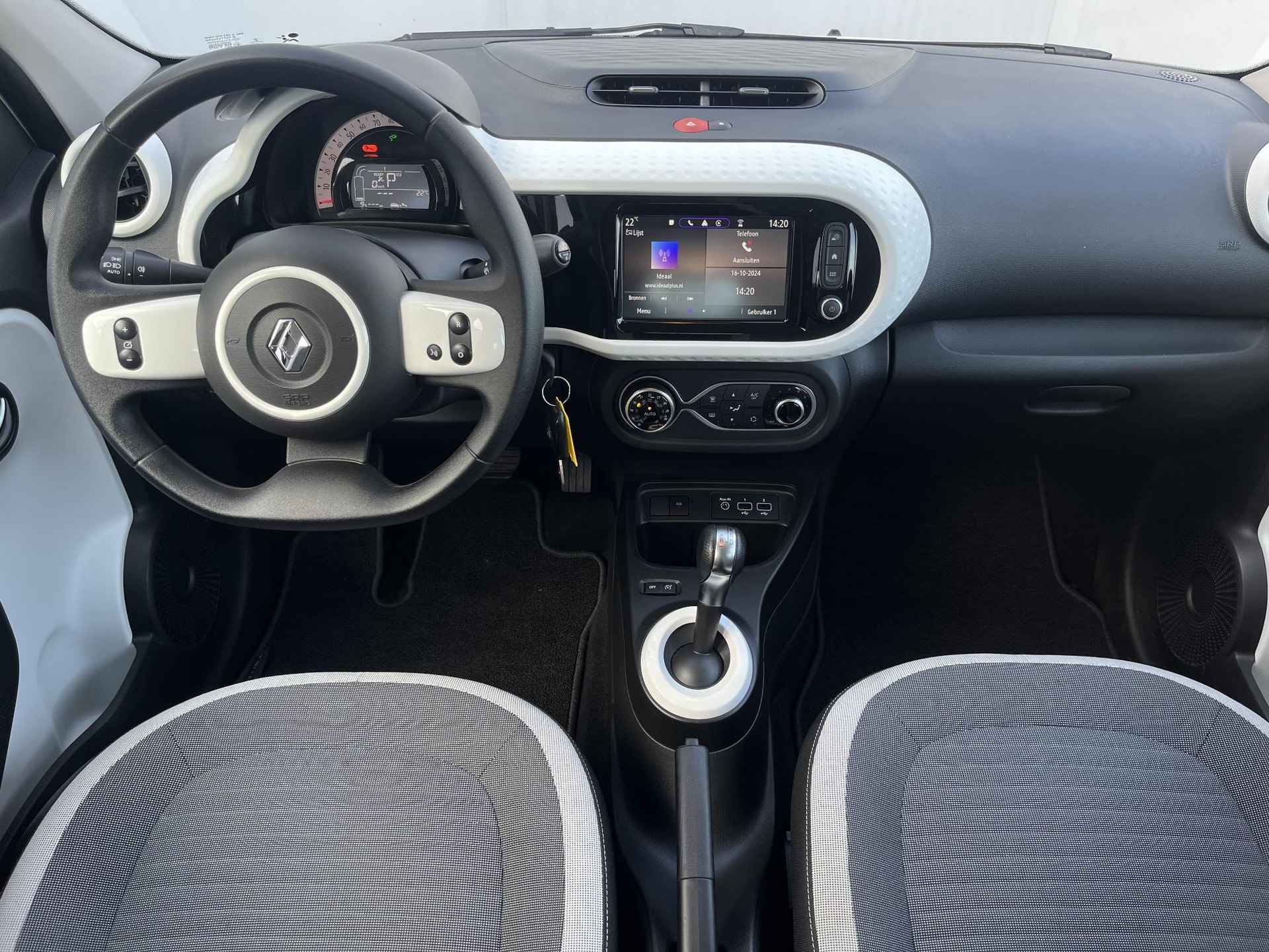 Renault Twingo Z.E. R80 Collection / €2.000,- Subsidie mogelijk / SoH accu 97,8 % / Apple carplay & Android auto / Parkeersensoren achter - 2/51