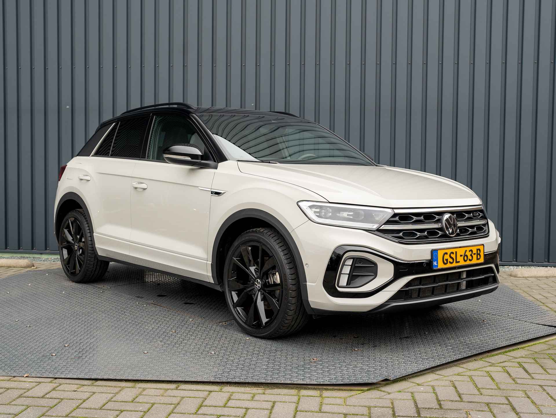 Volkswagen T-Roc 1.5 TSI R-Line Business | Panodak | Keyless | Side Assist | Beats | Trekhaak afnb. | 19'' | Prijs Rijklaar!! - 22/57