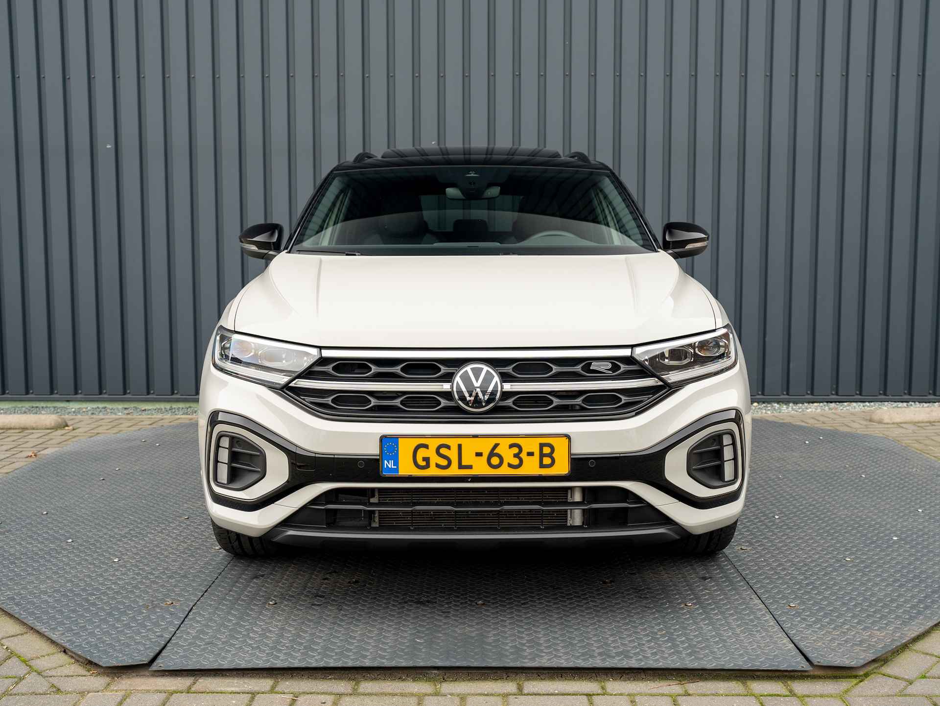 Volkswagen T-Roc 1.5 TSI R-Line Business | Panodak | Keyless | Side Assist | Beats | Trekhaak afnb. | 19'' | Prijs Rijklaar!! - 50/57