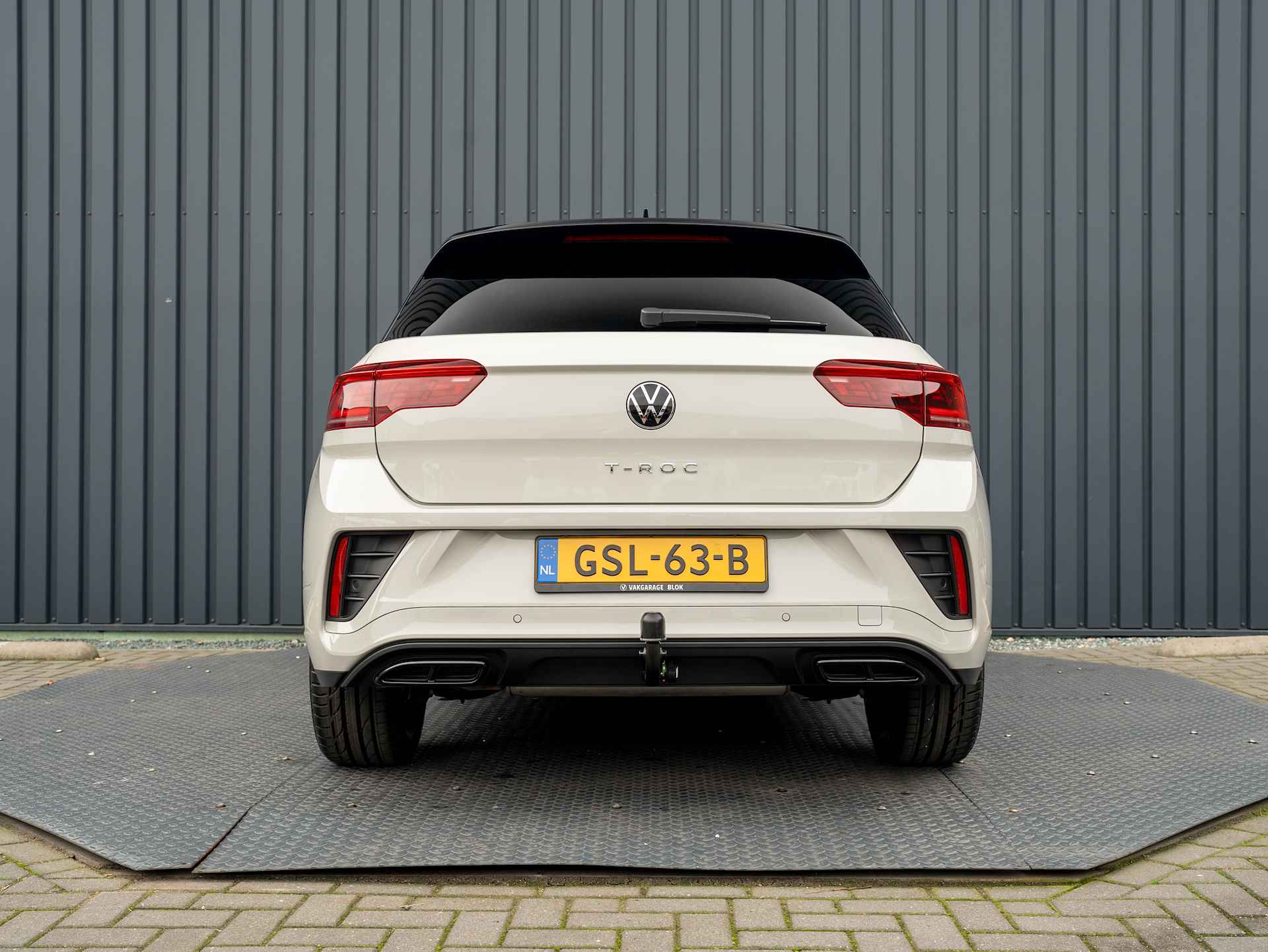 Volkswagen T-Roc 1.5 TSI R-Line Business | Panodak | Keyless | Side Assist | Beats | Trekhaak afnb. | 19'' | Prijs Rijklaar!! - 51/57