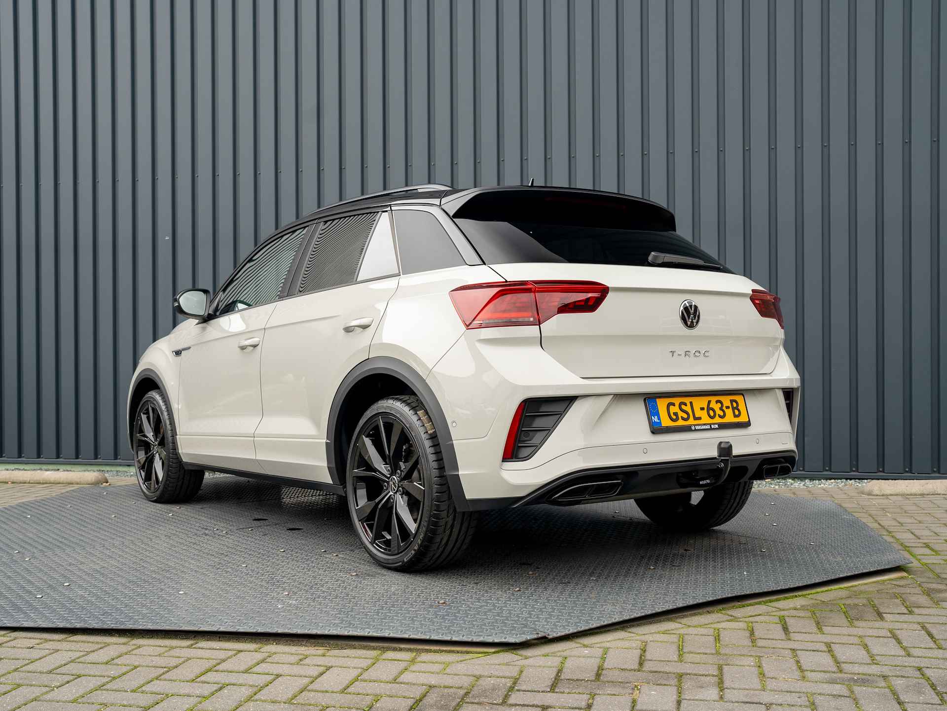 Volkswagen T-Roc 1.5 TSI R-Line Business | Panodak | Keyless | Side Assist | Beats | Trekhaak afnb. | 19'' | Prijs Rijklaar!! - 53/57