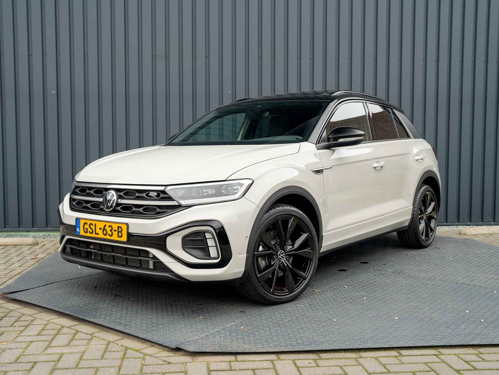 Volkswagen T-Roc 1.5 TSI R-Line Business | Panodak | Keyless | Side Assist | Beats | Trekhaak afnb. | 19'' | Prijs Rijklaar!! - 57/57