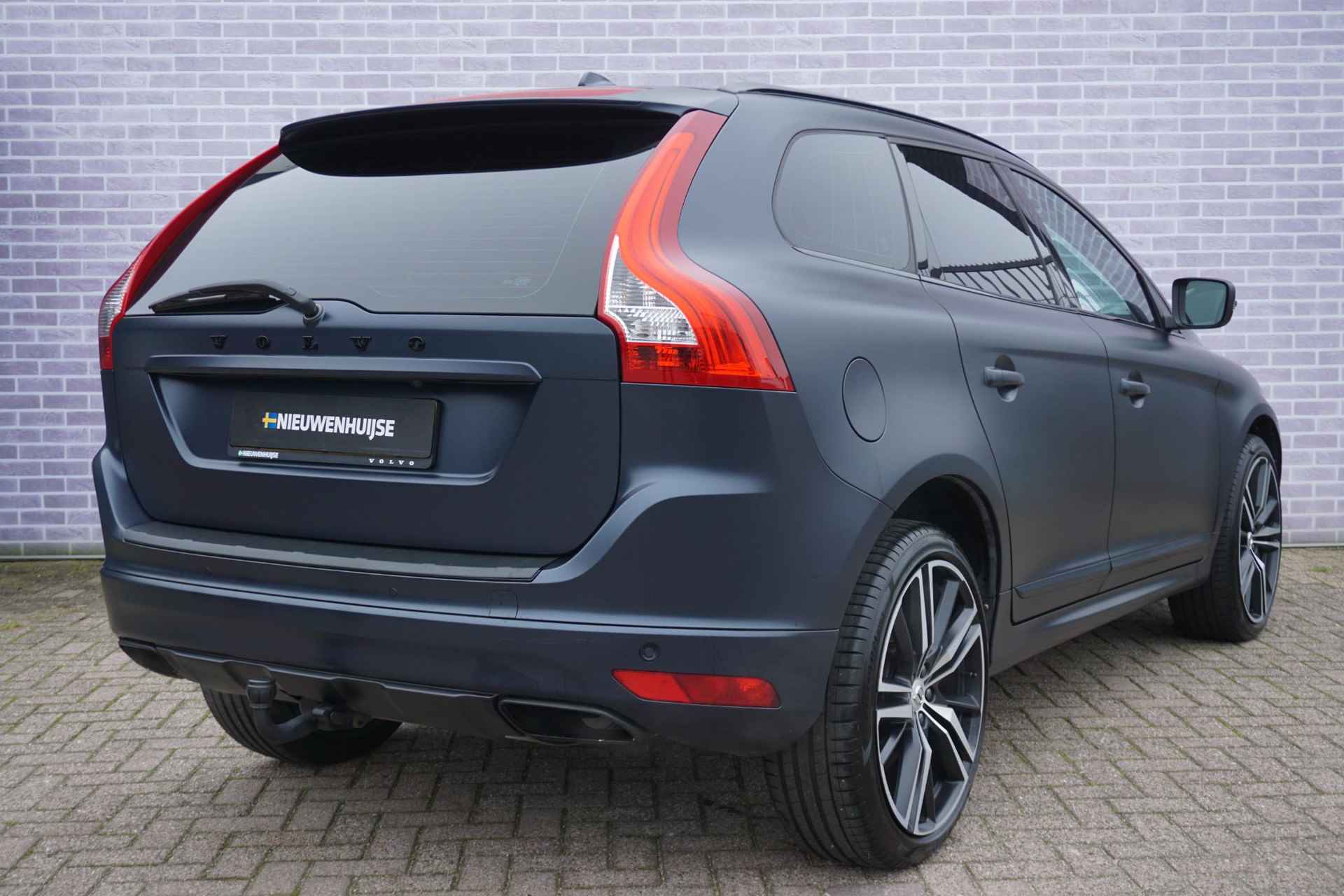 Volvo XC60 2.0 T5 AWD Polar+ | Uniek! | Trekhaak |20'' Lichtmetalen velgen | Leder | Achteruitrij camera | Apple car play | Android auto | - 4/35