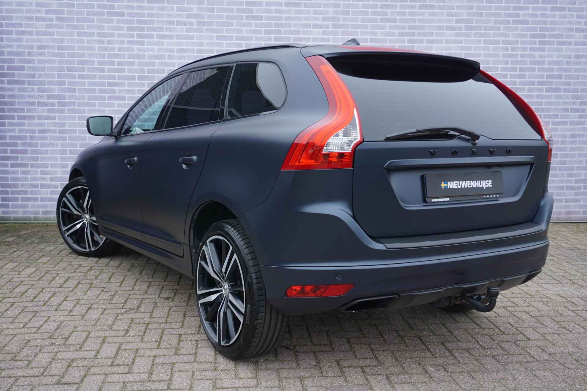 Volvo XC60 2.0 T5 AWD Polar+ | Uniek! | Trekhaak |20'' Lichtmetalen velgen | Leder | Achteruitrij camera | Apple car play | Android auto | - 35/35