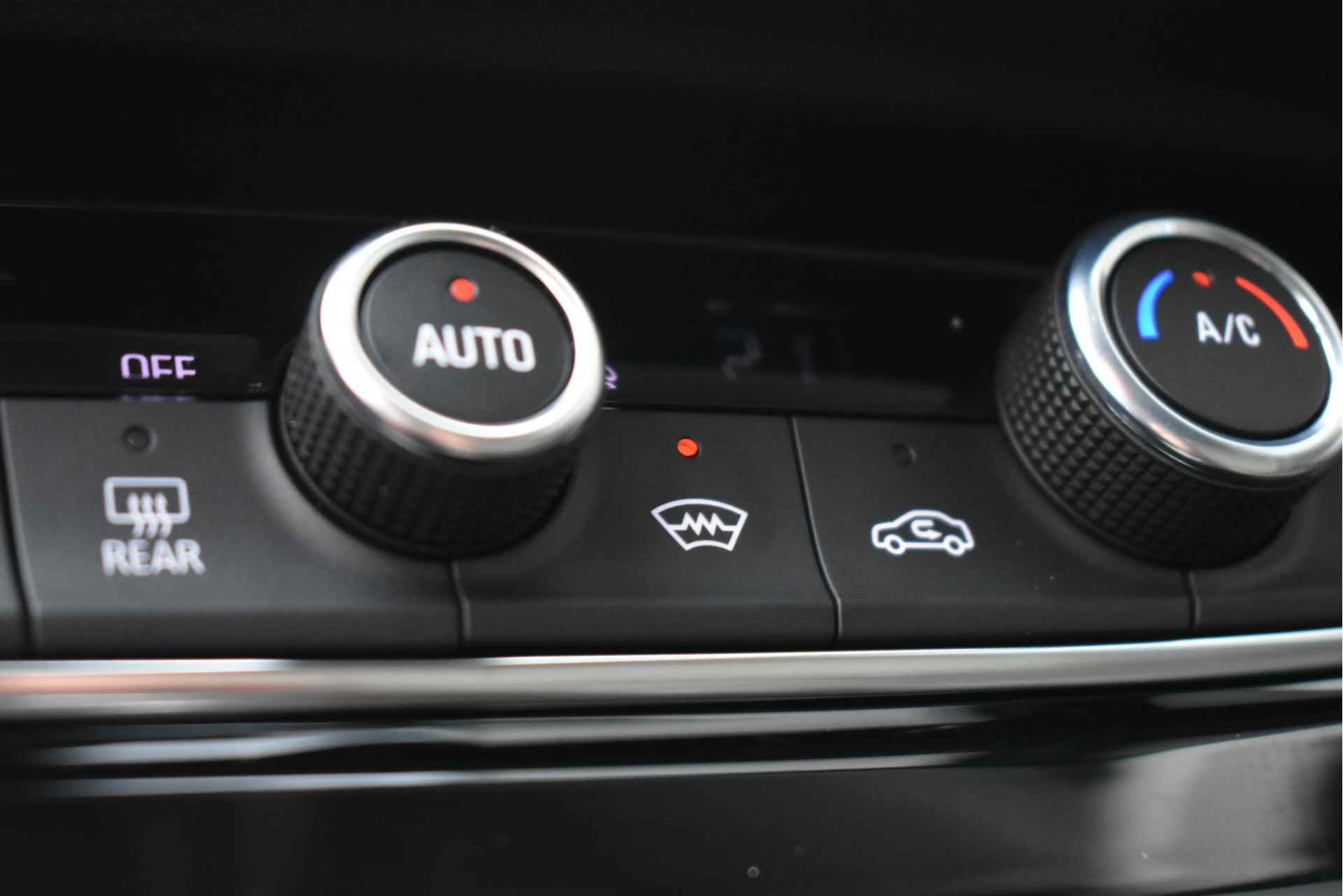 Opel Grandland 1.2 Turbo GS 130pk Automaat | Stuur/Stoelverwarming | AGR-Comfortstoel | Voorruitverwarming | Full-LED | Parkeersensoren | Clima - 36/50