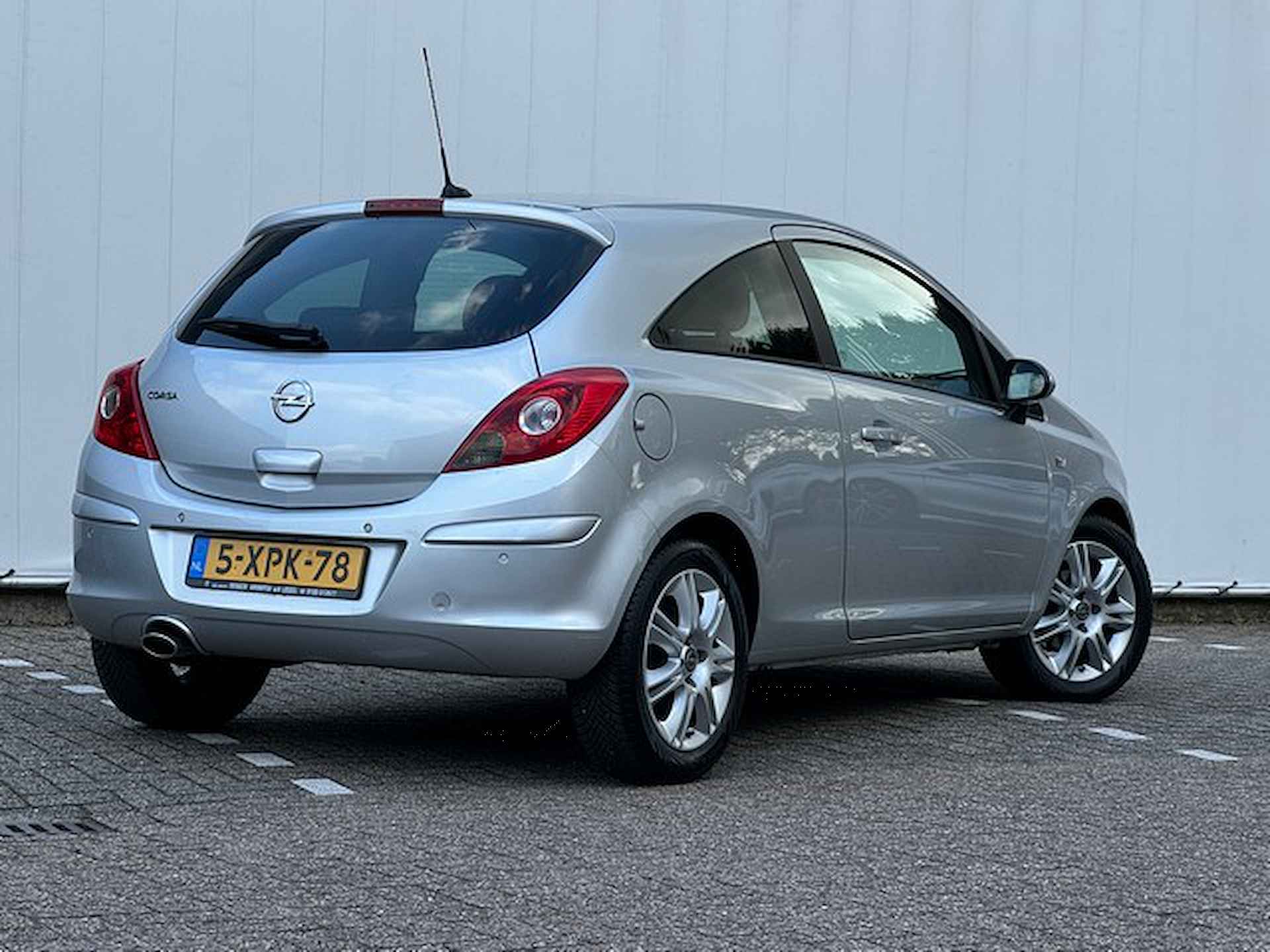 Opel Corsa 1.4 BlitZ met Navi, PDC, 16inch, Climate Controle - 2/26