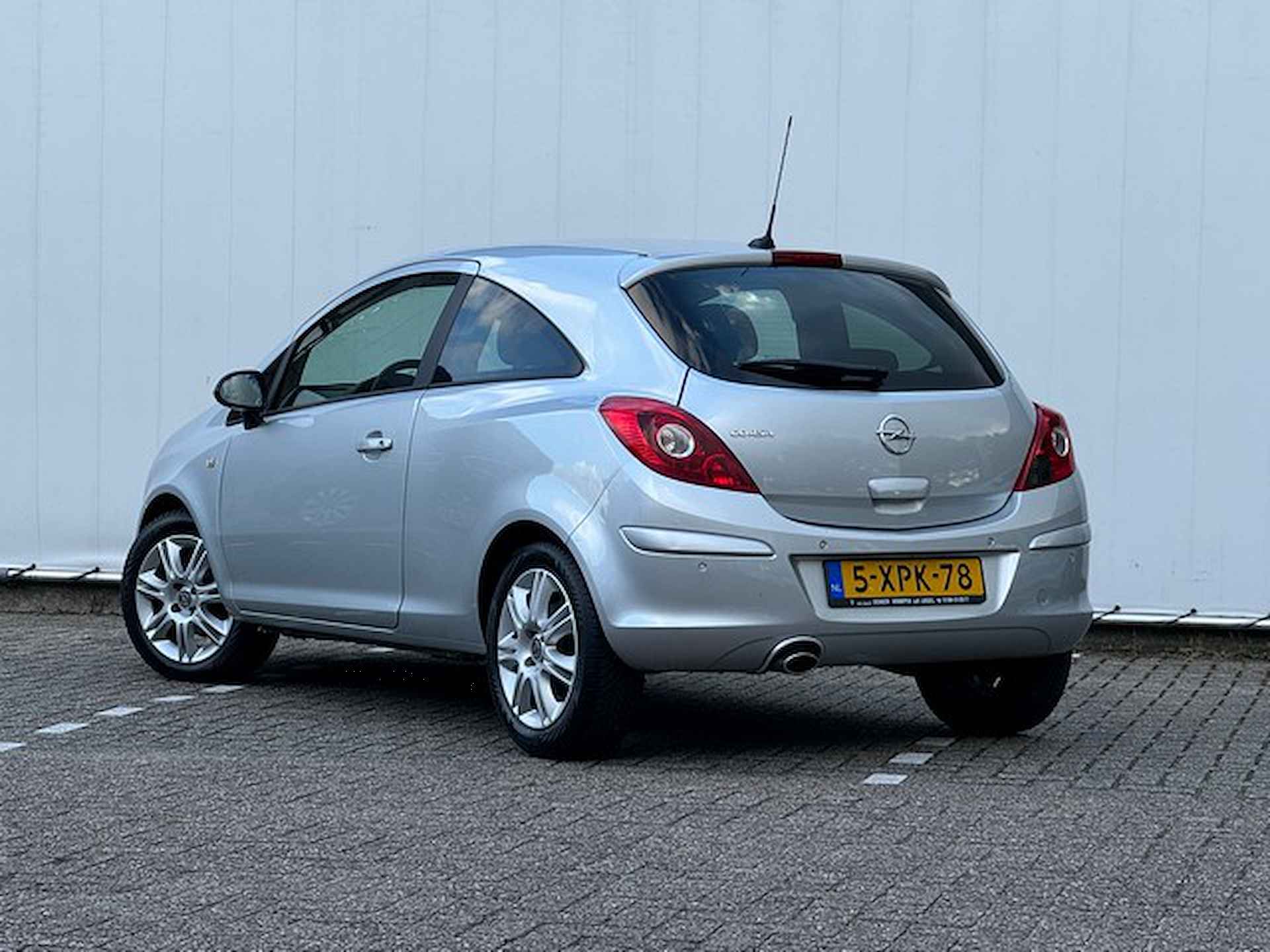 Opel Corsa 1.4 BlitZ met Navi, PDC, 16inch, Climate Controle - 4/26