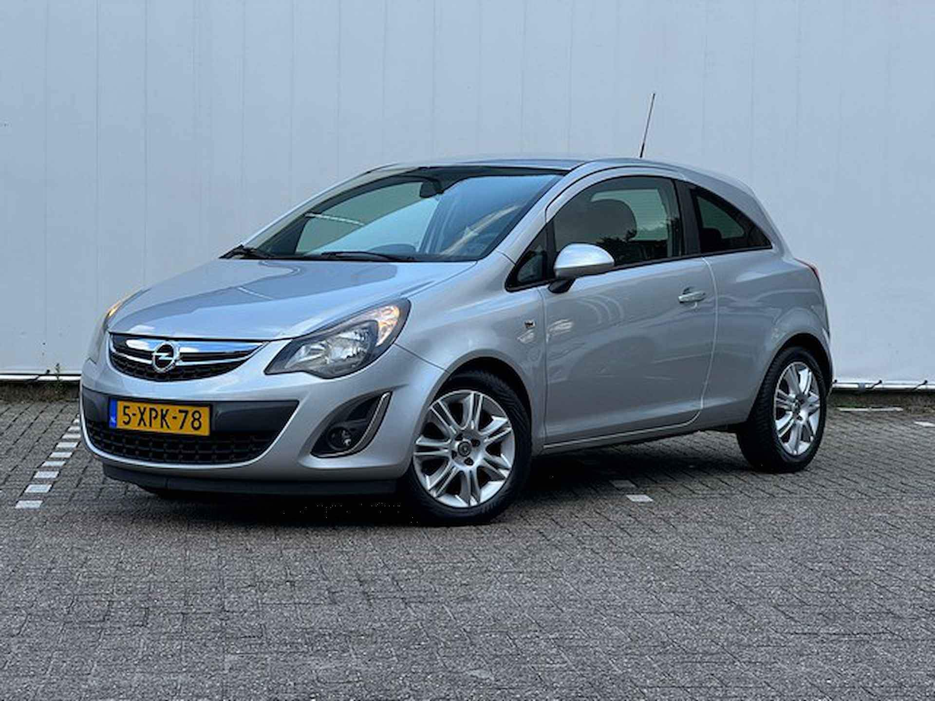 Opel Corsa 1.4 BlitZ met Navi, PDC, 16inch, Climate Controle - 6/26