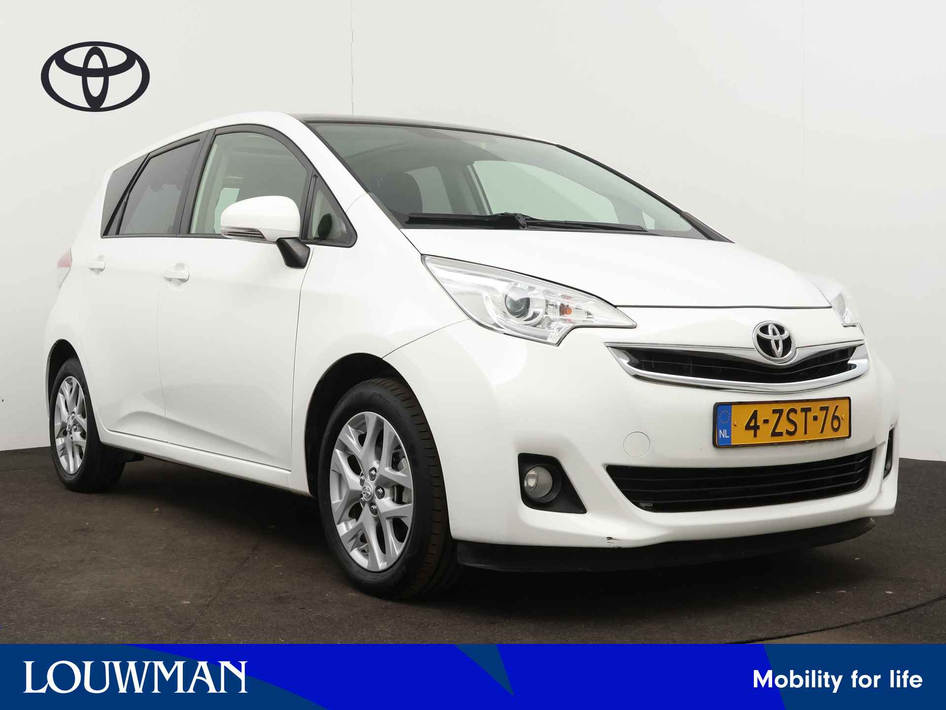 Toyota Verso-S 1.3 VVT-i Trend | Camera | Trekhaak | Panoramadak | LM velgen | Climate Control | Cruise Control |