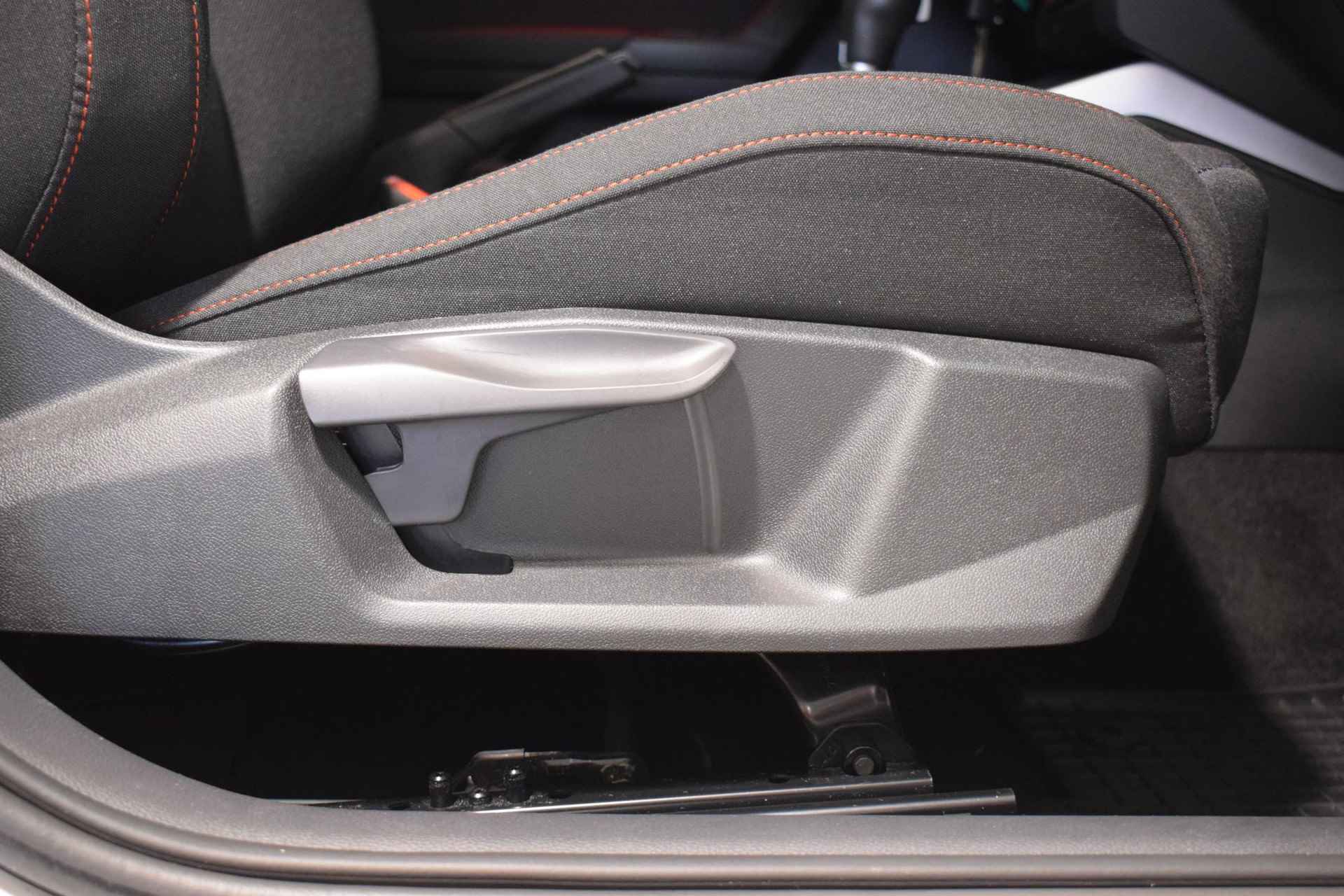 SEAT Arona 1.0 TSI FR Business Intense | Virtual-Cockpit | Achteruitrijcamera | Parkeersensoren | Trekhaak | Stoelverwarming | Adaptive cruise control | Navigatie | Apple Carplay/Android auto | Elektrische zijspiegels | - 21/44