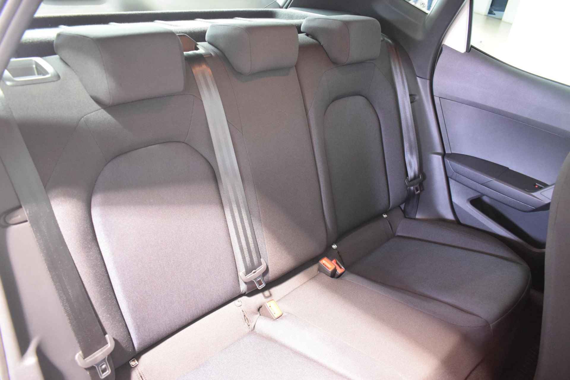 SEAT Arona 1.0 TSI FR Business Intense | Virtual-Cockpit | Achteruitrijcamera | Parkeersensoren | Trekhaak | Stoelverwarming | Adaptive cruise control | Navigatie | Apple Carplay/Android auto | Elektrische zijspiegels | - 22/44