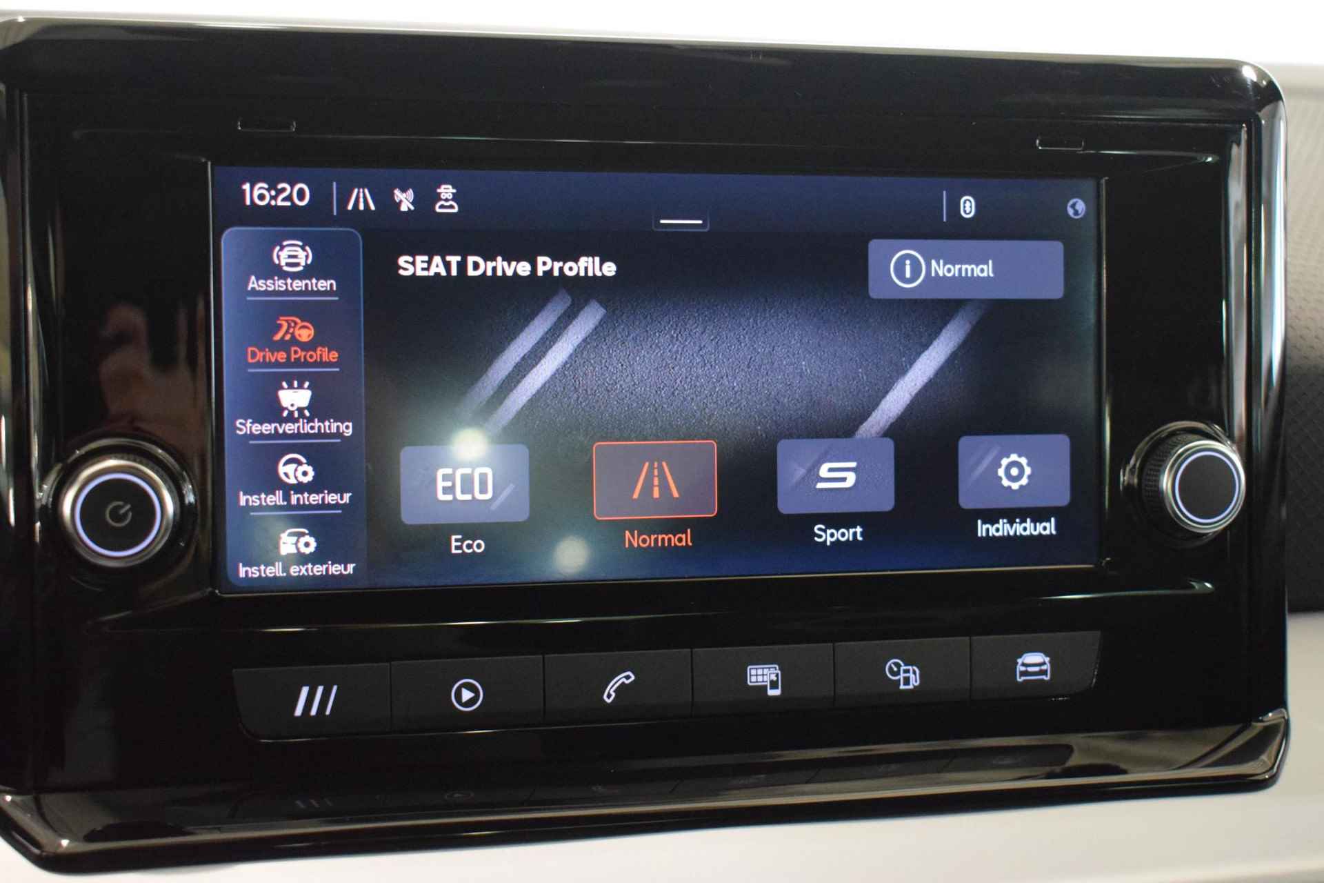 SEAT Arona 1.0 TSI FR Business Intense | Virtual-Cockpit | Achteruitrijcamera | Parkeersensoren | Trekhaak | Stoelverwarming | Adaptive cruise control | Navigatie | Apple Carplay/Android auto | Elektrische zijspiegels | - 31/44