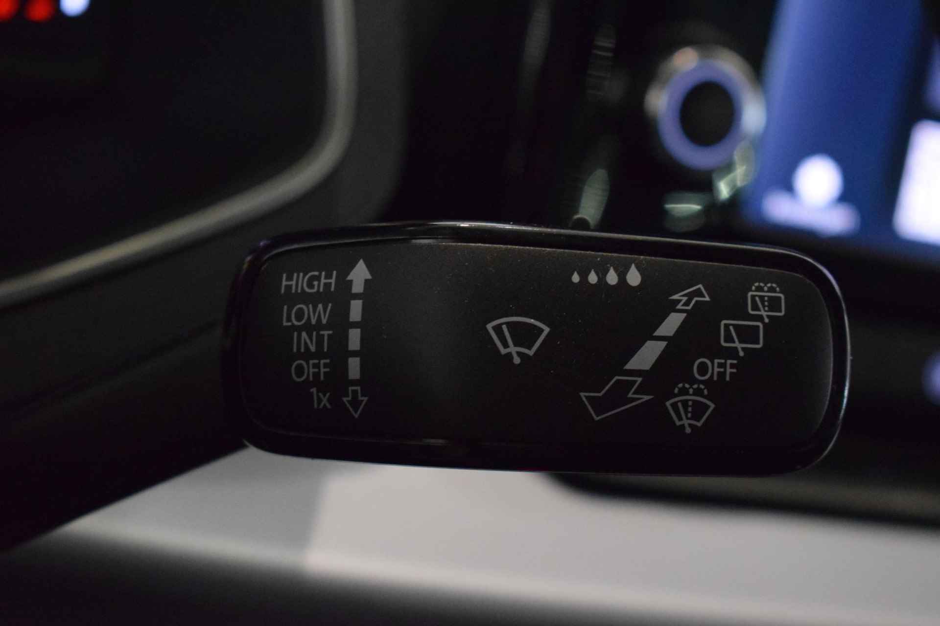 SEAT Arona 1.0 TSI FR Business Intense | Virtual-Cockpit | Achteruitrijcamera | Parkeersensoren | Trekhaak | Stoelverwarming | Adaptive cruise control | Navigatie | Apple Carplay/Android auto | Elektrische zijspiegels | - 41/44