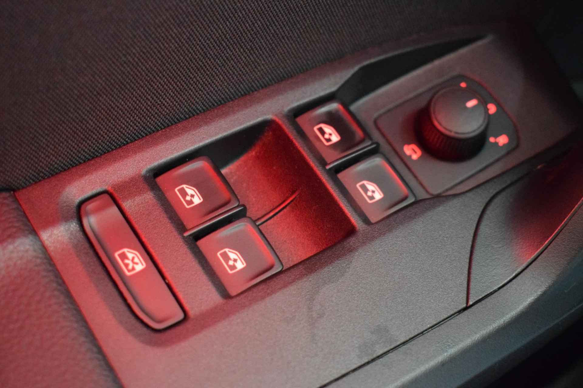 SEAT Arona 1.0 TSI FR Business Intense | Virtual-Cockpit | Achteruitrijcamera | Parkeersensoren | Trekhaak | Stoelverwarming | Adaptive cruise control | Navigatie | Apple Carplay/Android auto | Elektrische zijspiegels | - 42/44