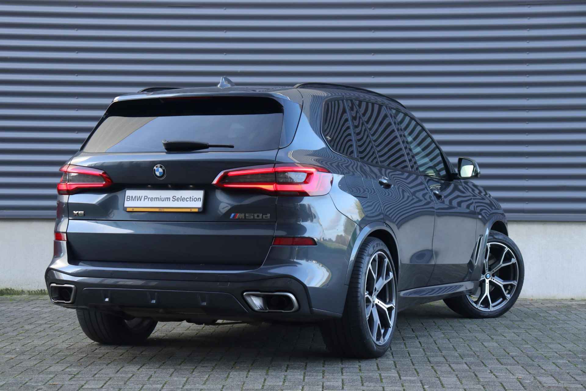 BMW X5 M50d | High Executive | M Sportpakket | Panodak Skylounge | Driving Assistant Prof. | Trekhaak | Head-Up | Harman Kardon | Massage | Stoelventilatie | Soft Close | 21'' LMV - 2/44