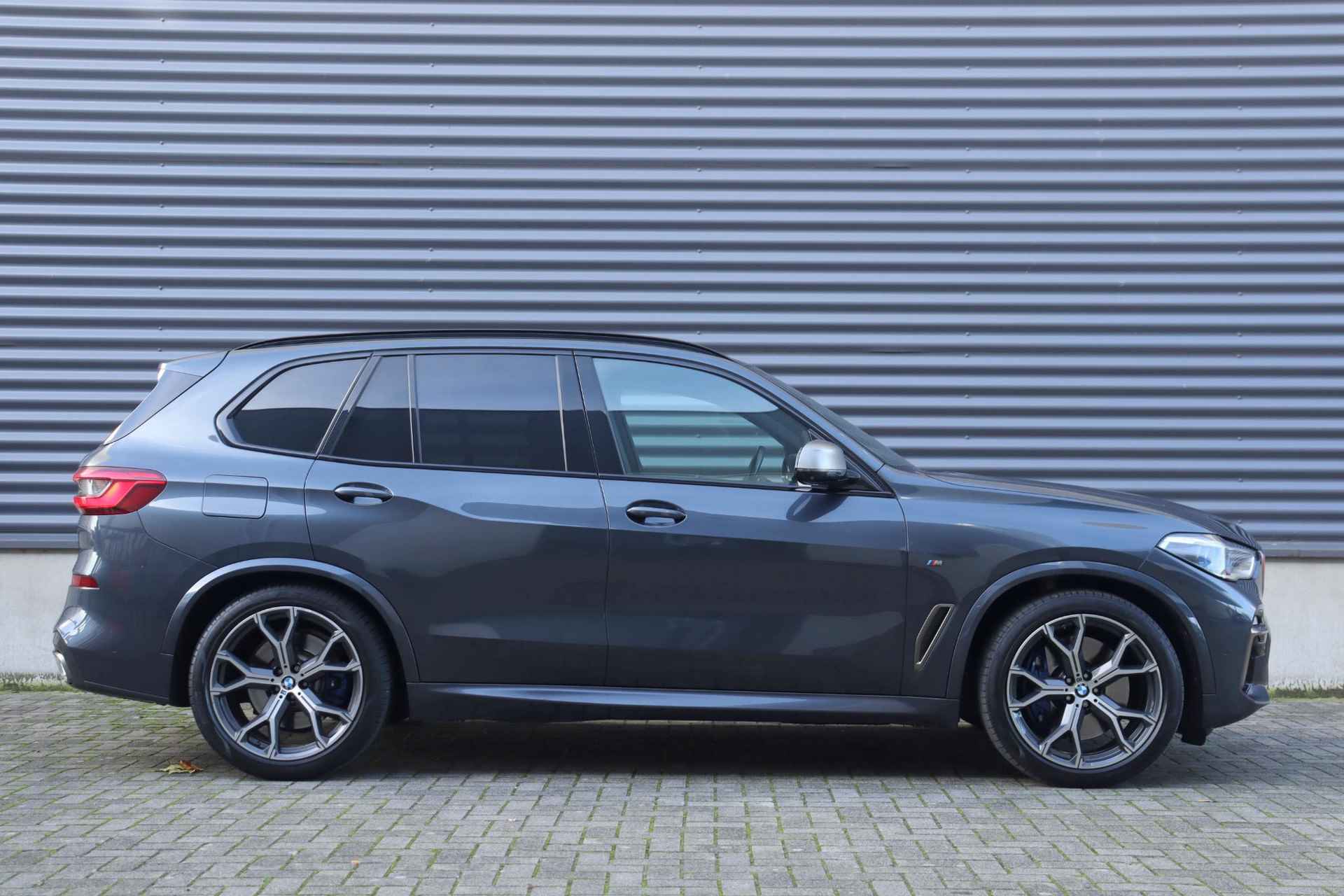 BMW X5 M50d | High Executive | M Sportpakket | Panodak Skylounge | Driving Assistant Prof. | Trekhaak | Head-Up | Harman Kardon | Massage | Stoelventilatie | Soft Close | 21'' LMV - 5/44