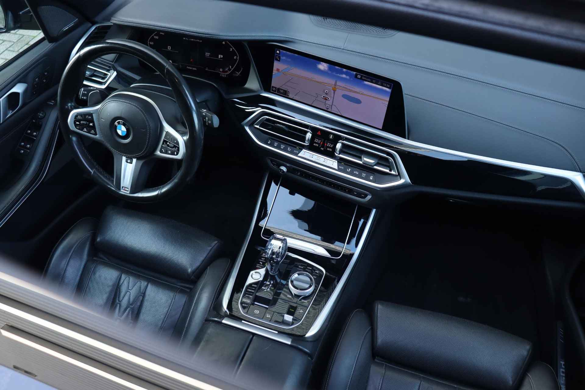 BMW X5 M50d | High Executive | M Sportpakket | Panodak Skylounge | Driving Assistant Prof. | Trekhaak | Head-Up | Harman Kardon | Massage | Stoelventilatie | Soft Close | 21'' LMV - 14/44