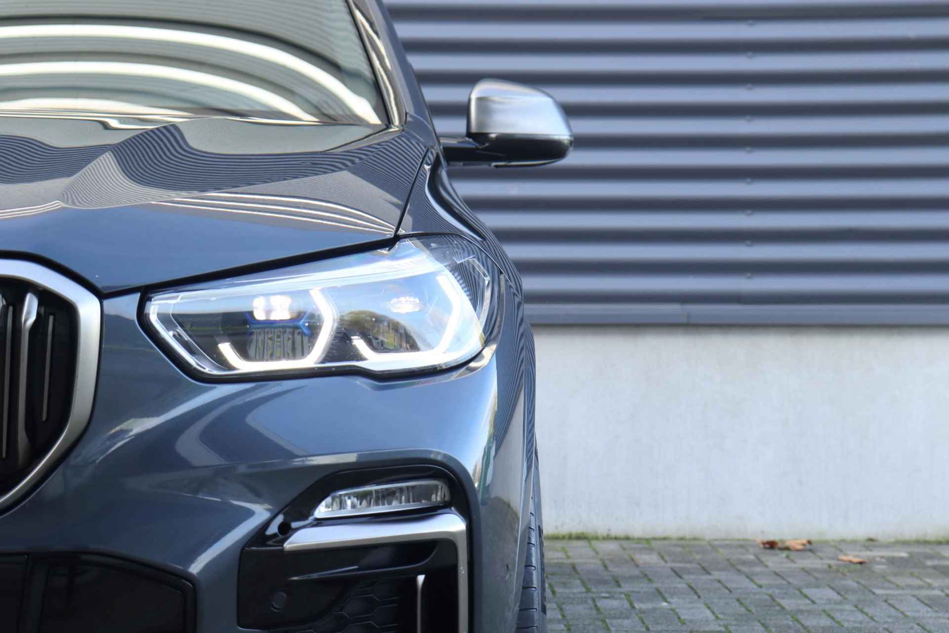 BMW X5 M50d | High Executive | M Sportpakket | Panodak Skylounge | Driving Assistant Prof. | Trekhaak | Head-Up | Harman Kardon | Massage | Stoelventilatie | Soft Close | 21'' LMV - 42/44