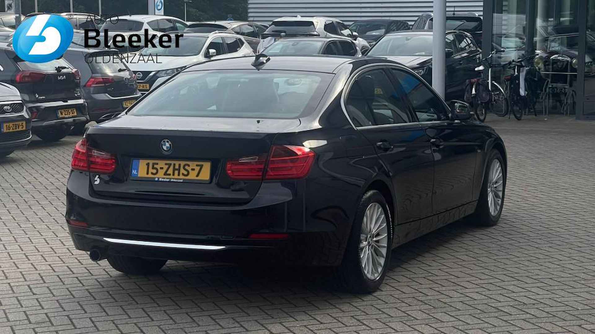 BMW 3-serie 320I 184Pk Executive Airco Navi Parksensor Cruise - 2/27