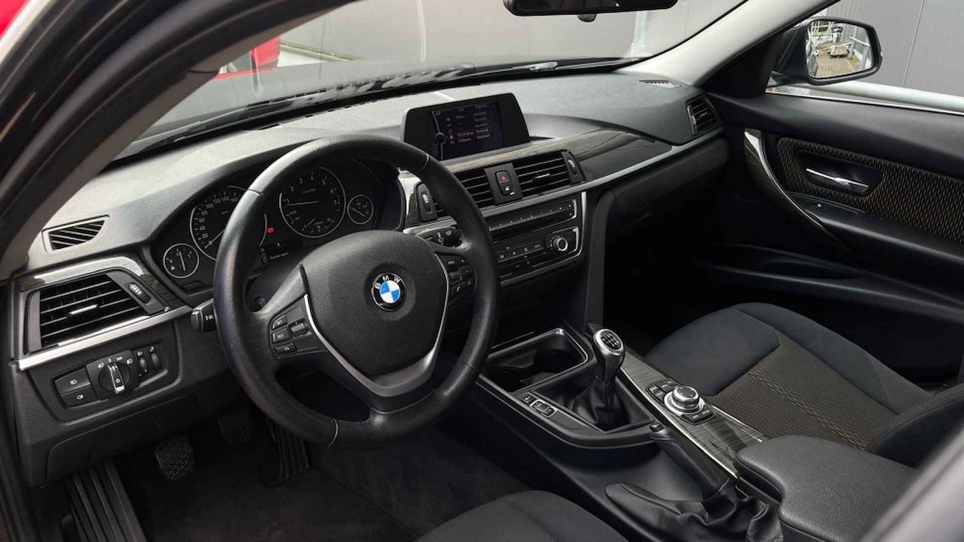 BMW 3-serie 320I 184Pk Executive Airco Navi Parksensor Cruise - 4/27