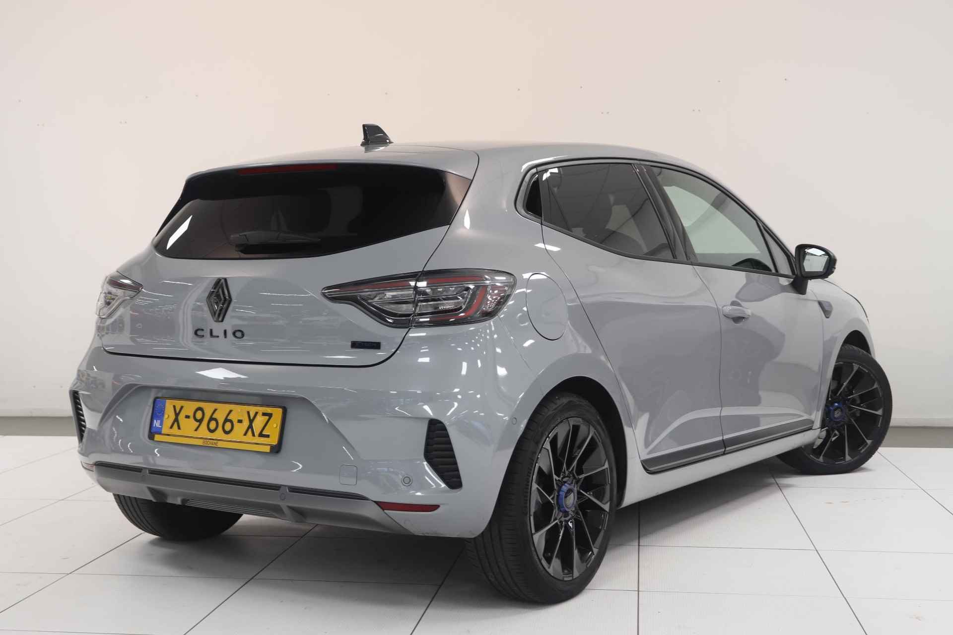 Renault Clio 1.6 E-Tech Full Hybrid 145 esprit Alpine - 3/30