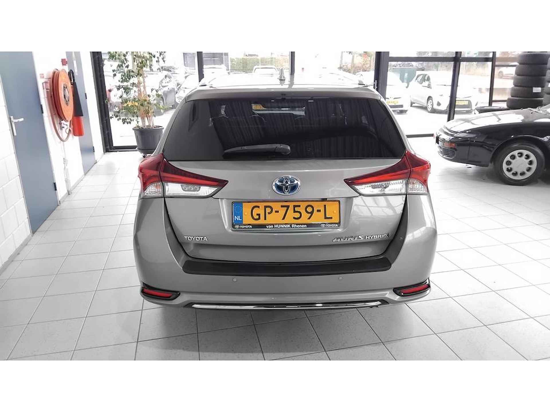 Toyota Auris TS 1.8 Lease pro Pano LED Navi Stoelverw - 3/23