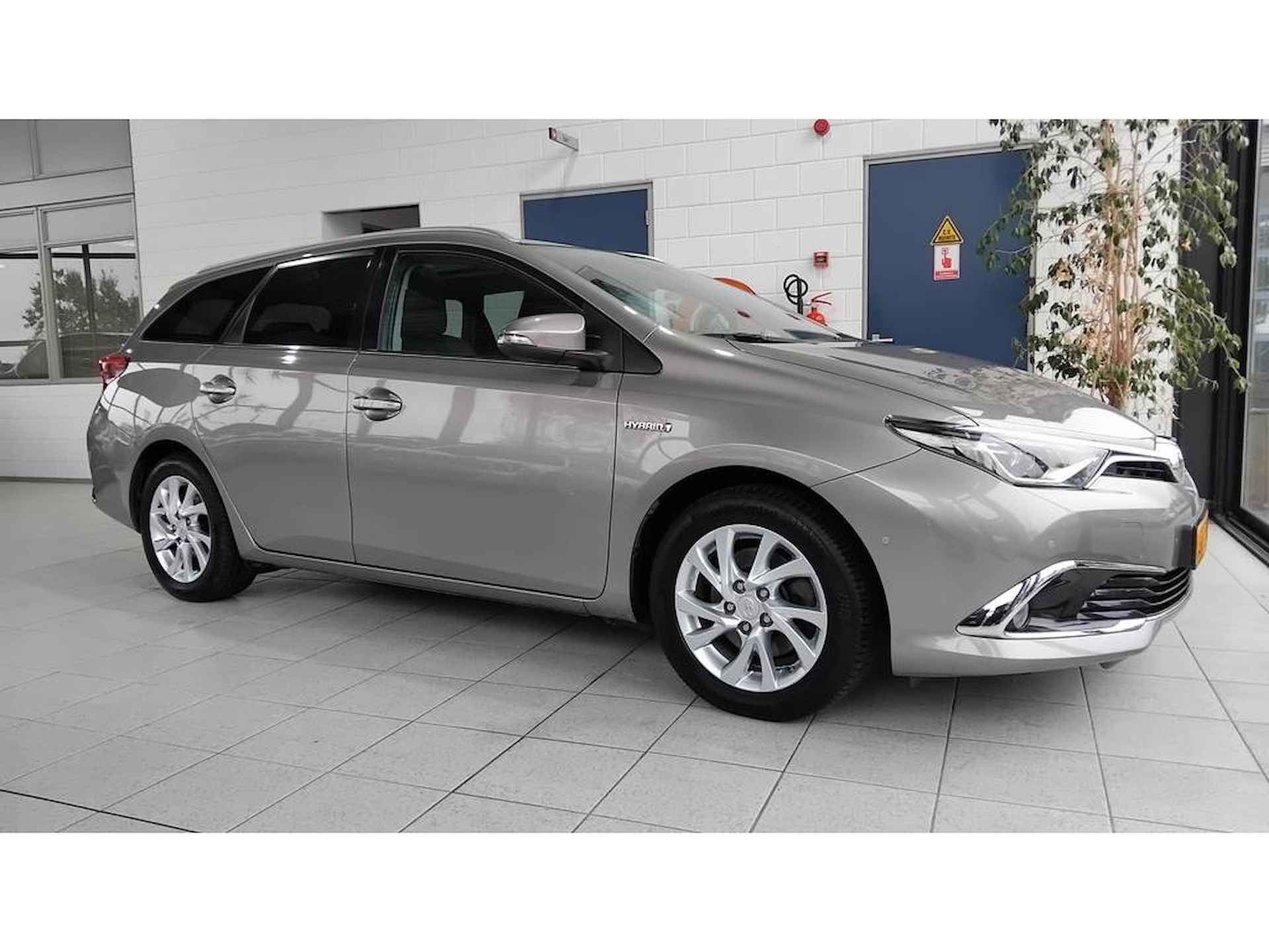 Toyota Auris TS 1.8 Lease pro Pano LED Navi Stoelverw - 23/23